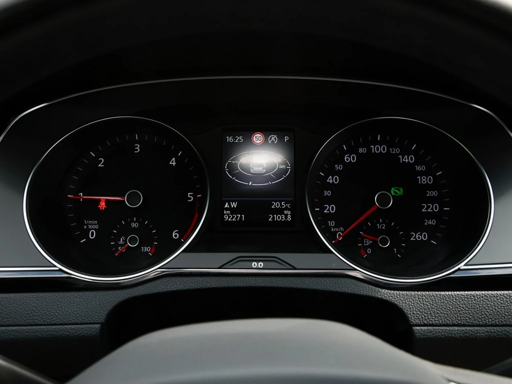 Volkswagen-Passat-image-13