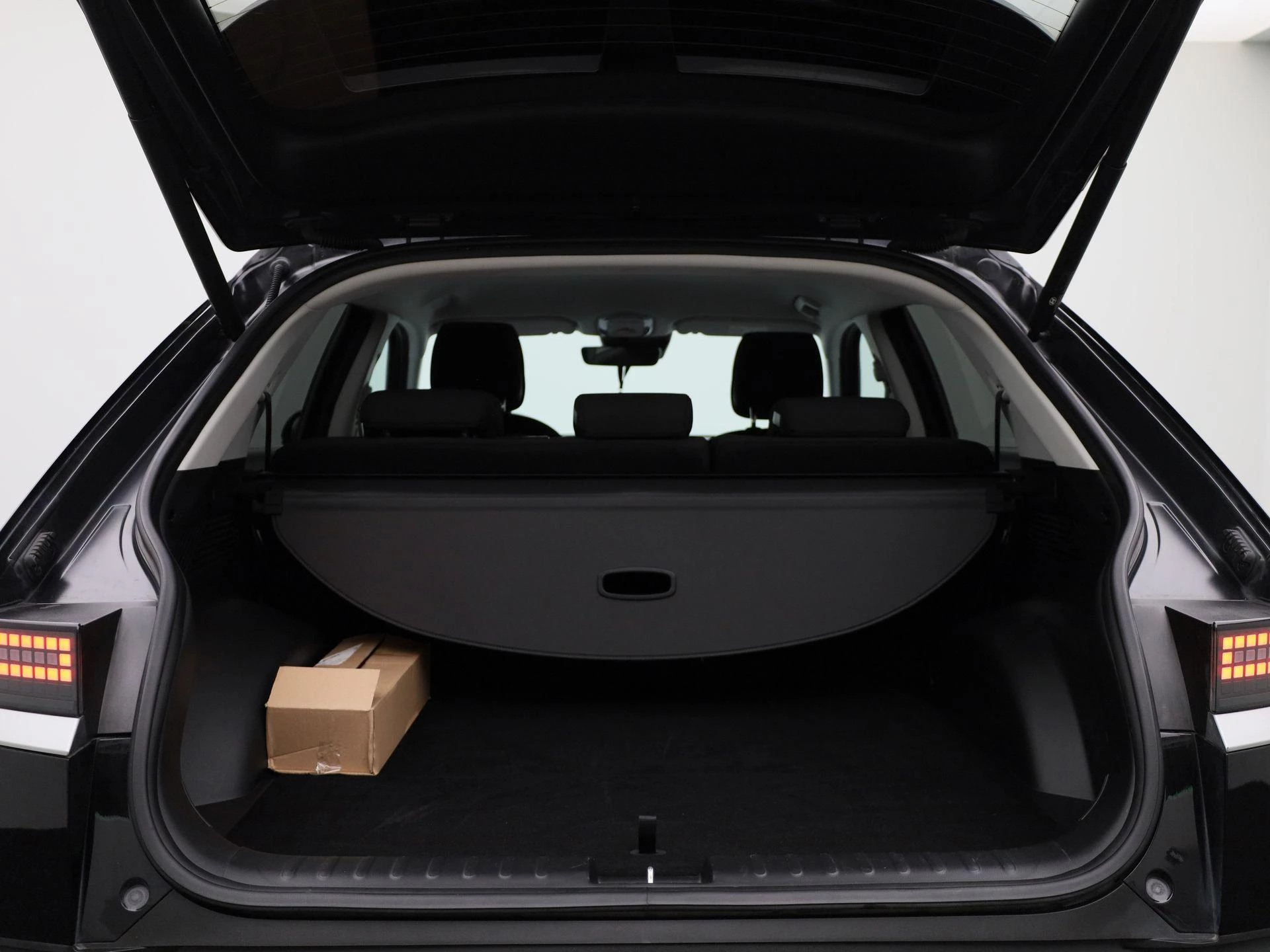 Hyundai-IONIQ 5-image-12