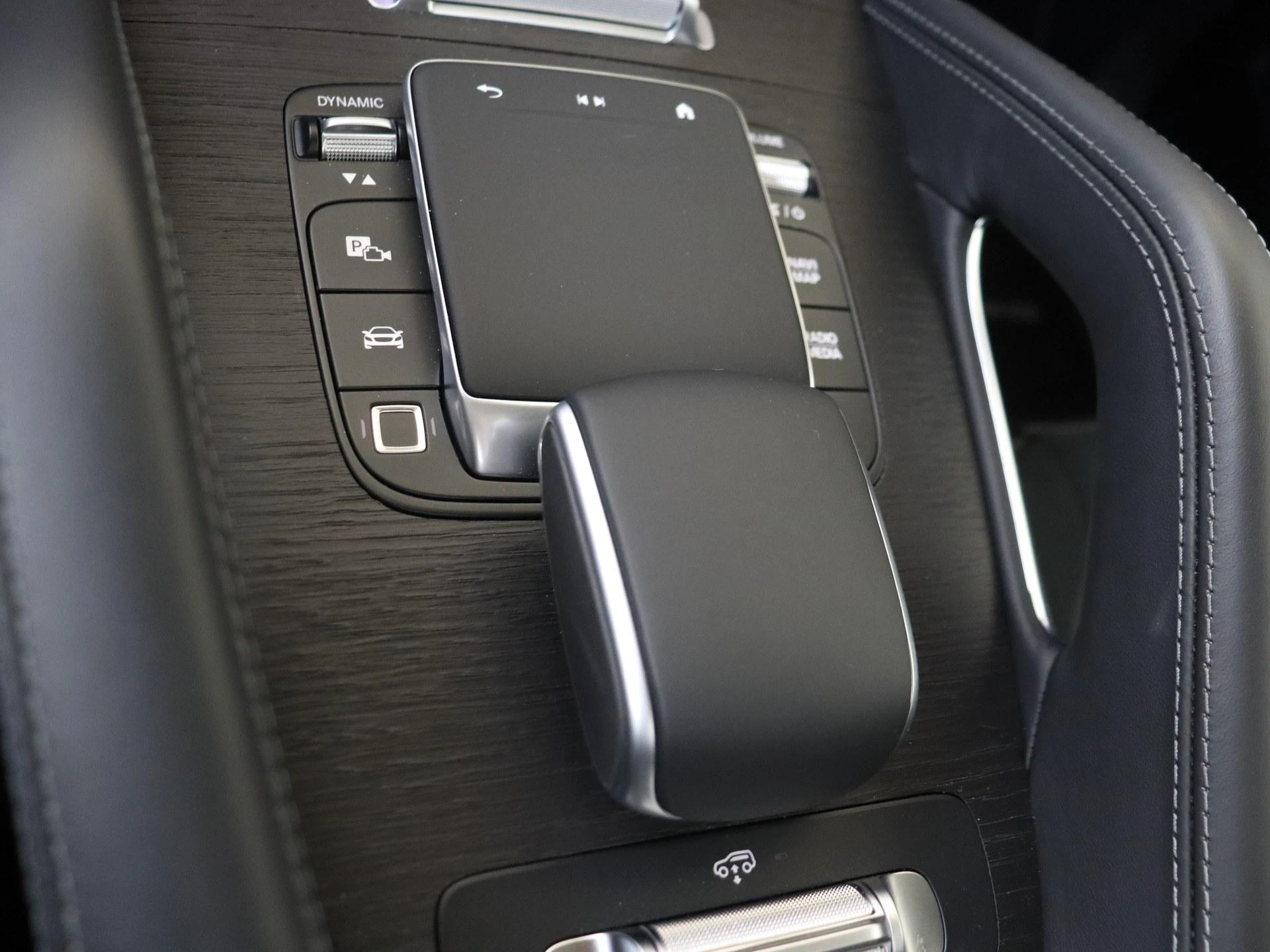Mercedes-Benz-GLE-image-30