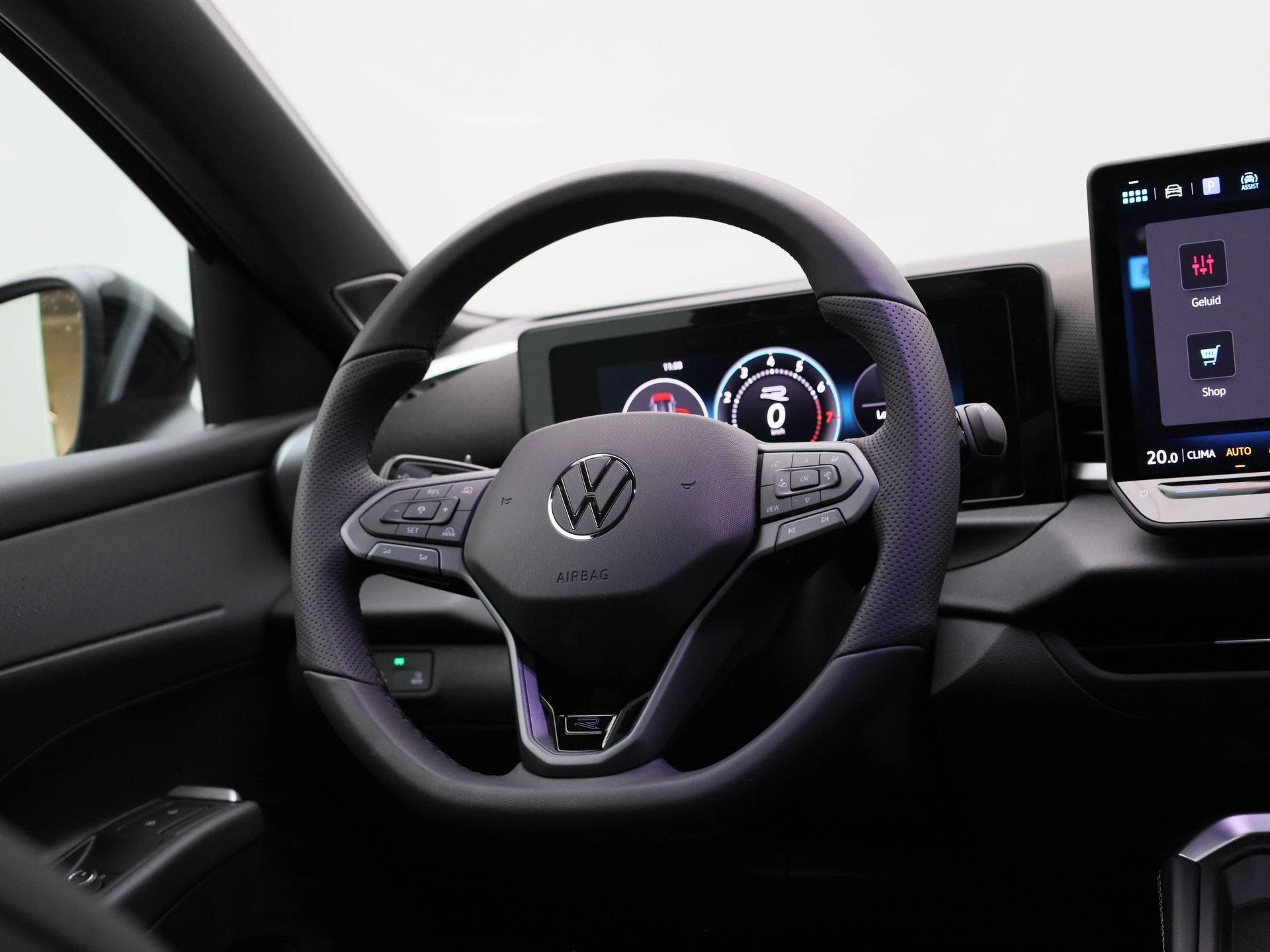 Volkswagen-T-Roc-image-48
