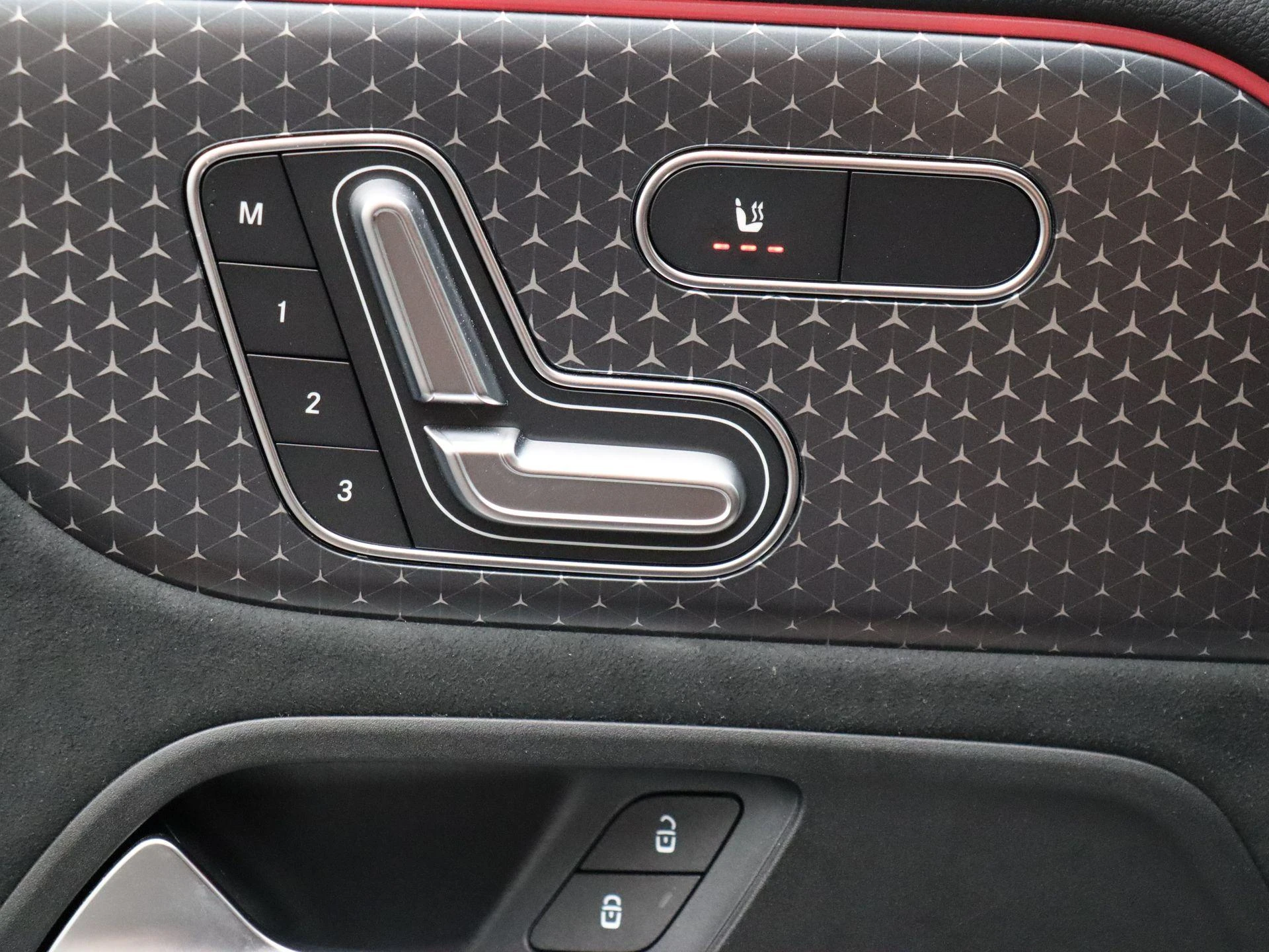 Mercedes-Benz-EQB-image-8