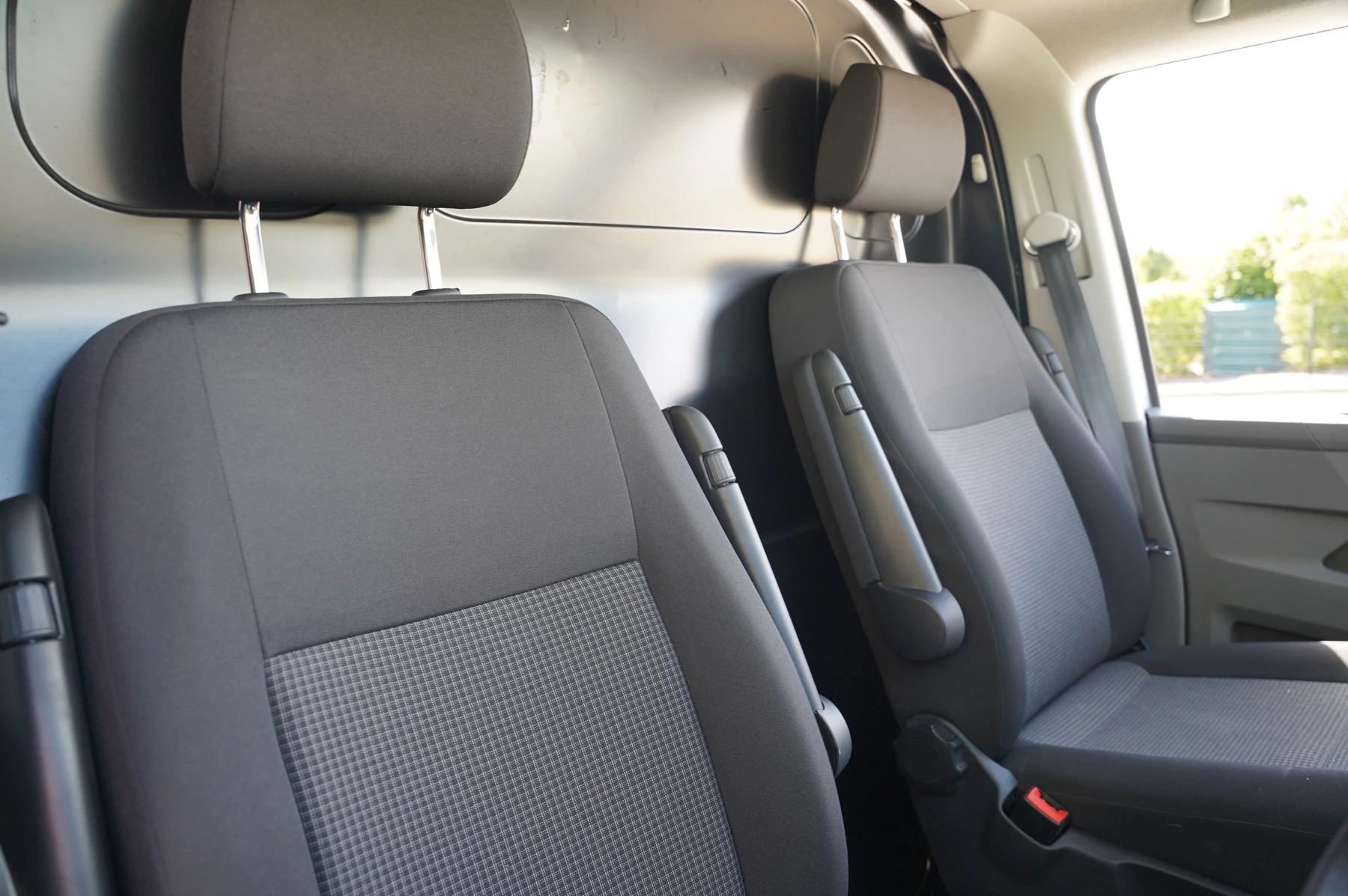 Volkswagen-Transporter-image-8