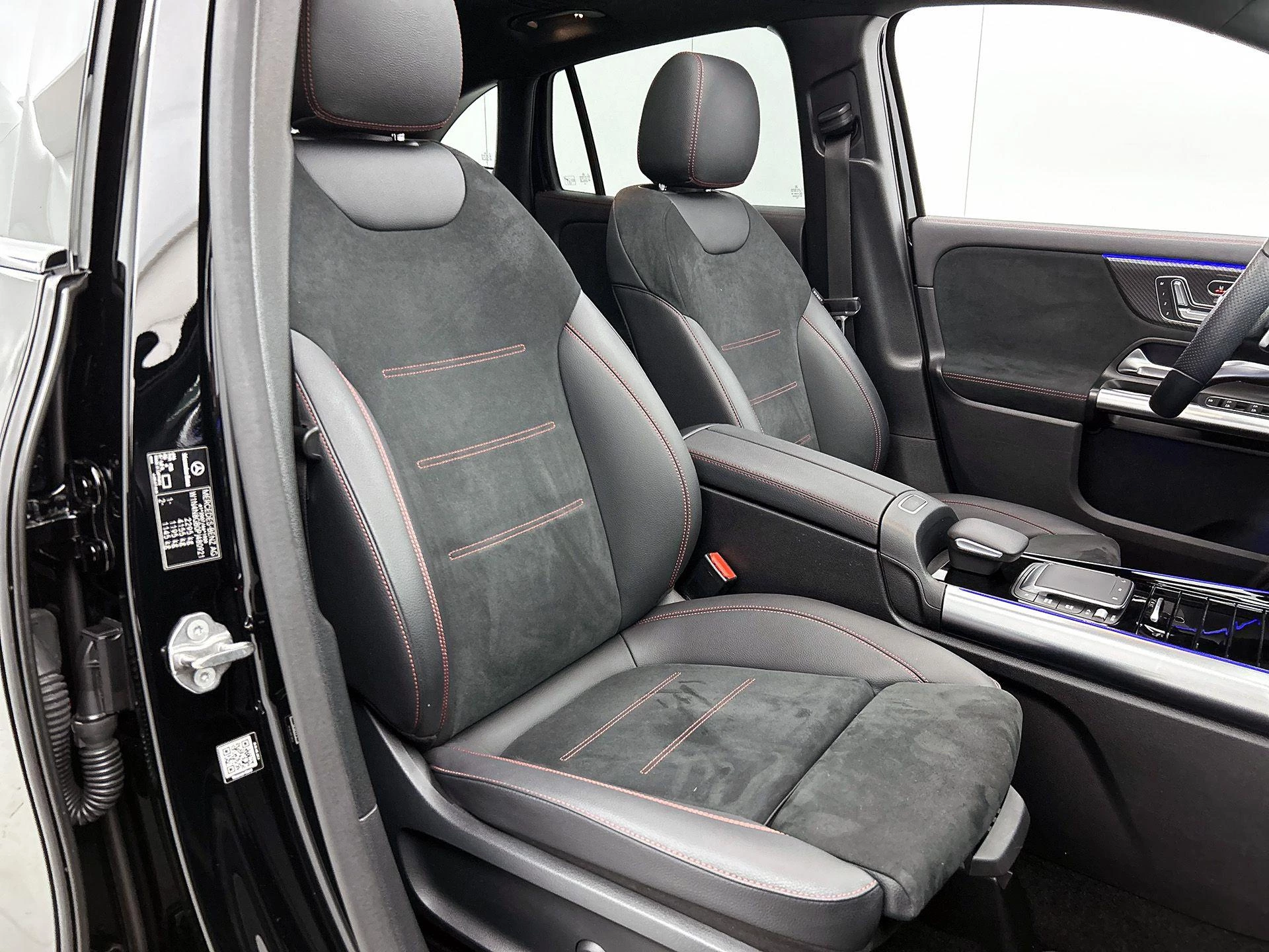 Mercedes-Benz-GLA-image-47