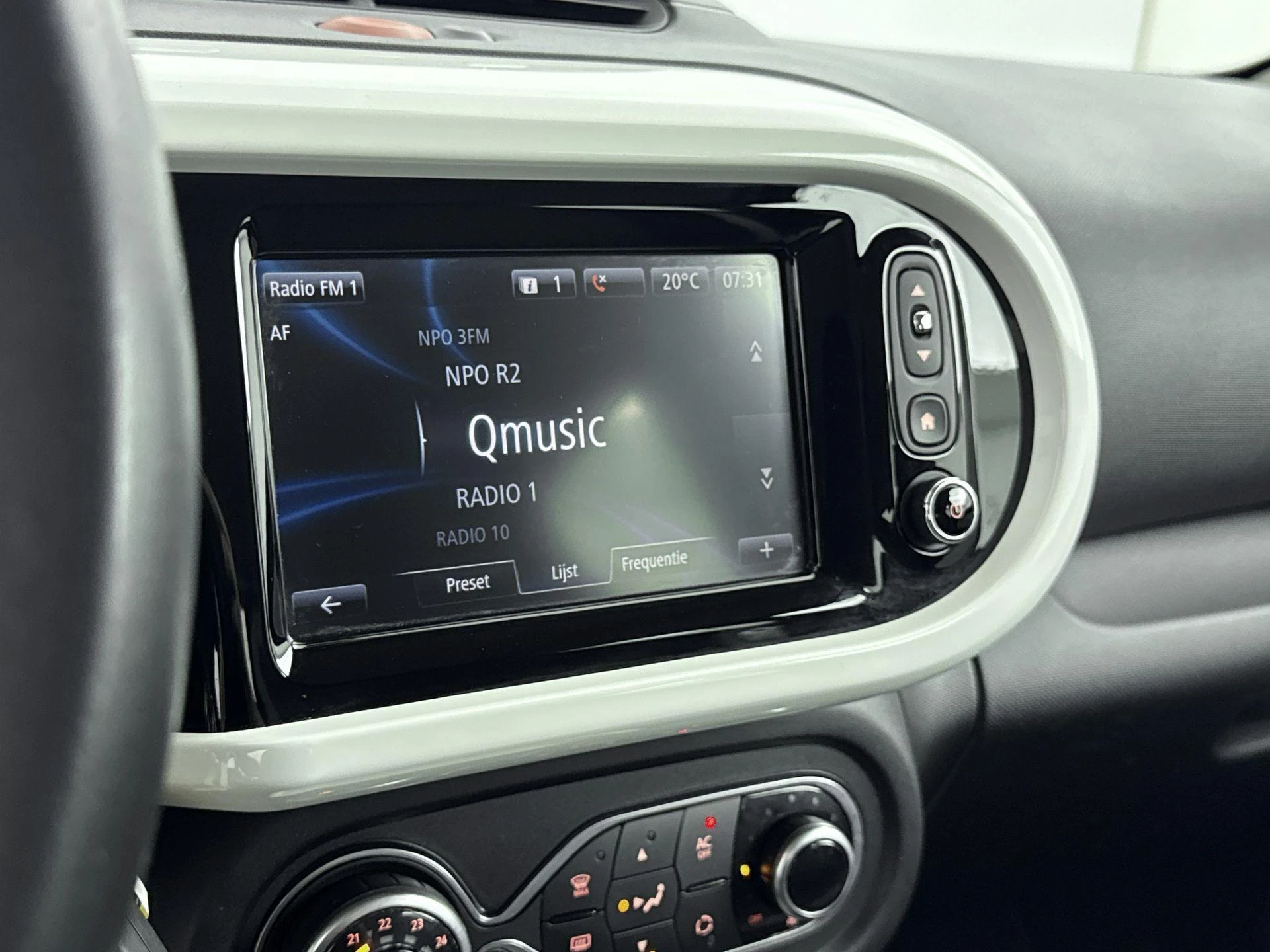 Renault-Twingo-image-6