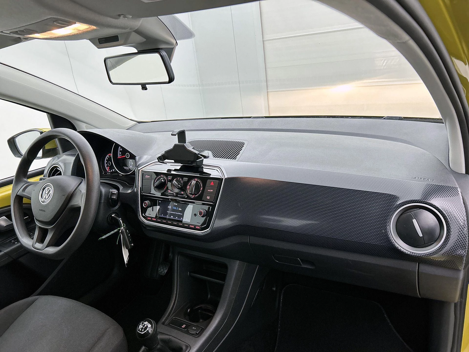 Volkswagen-up!-image-8