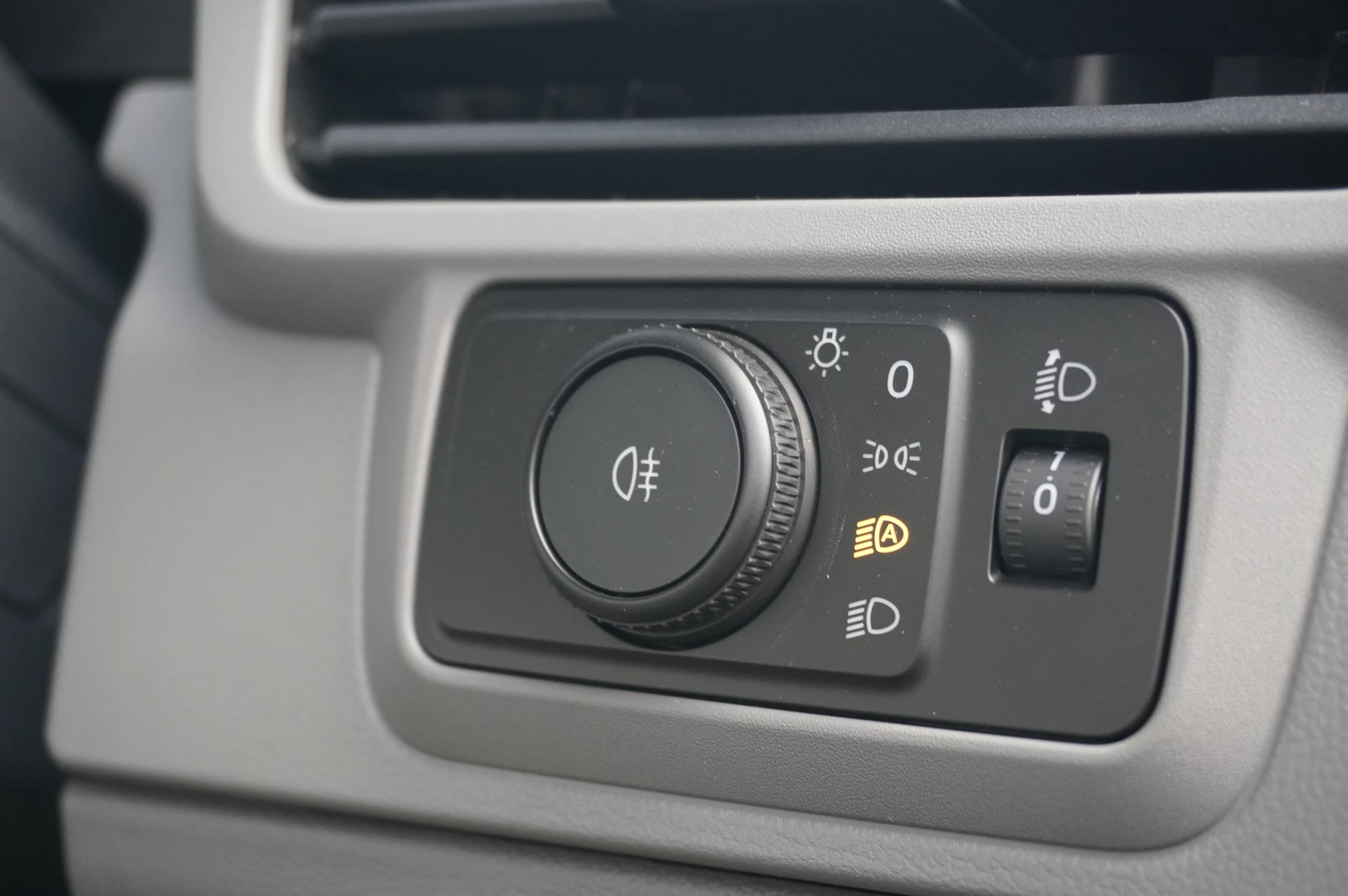 Volkswagen-Transporter-image-41