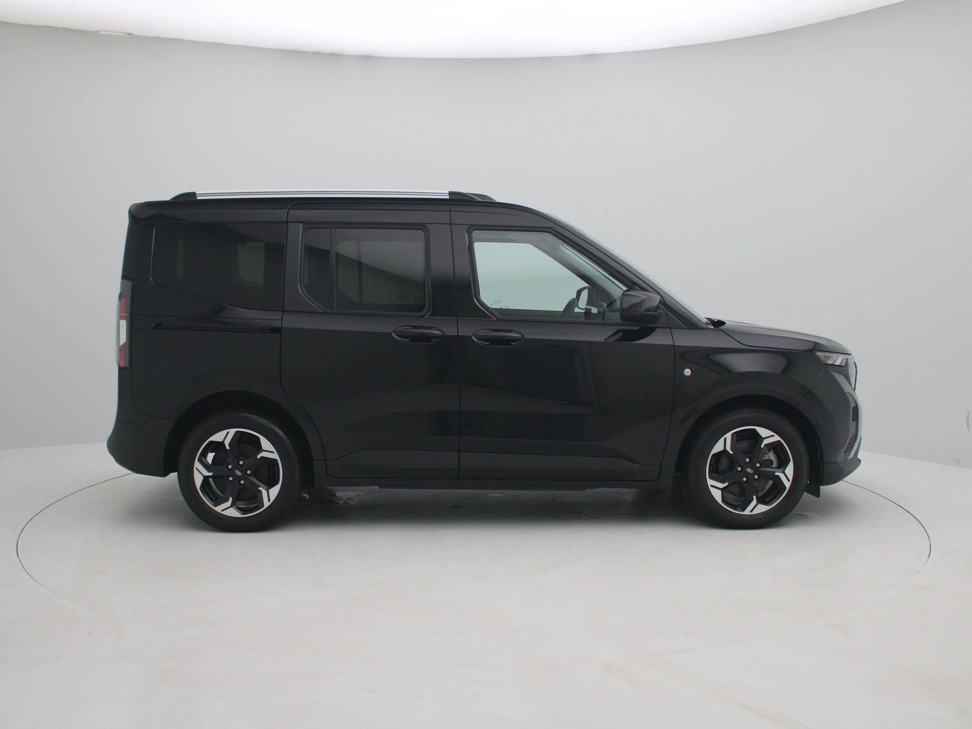 Ford-E-Transit Courier-image-5