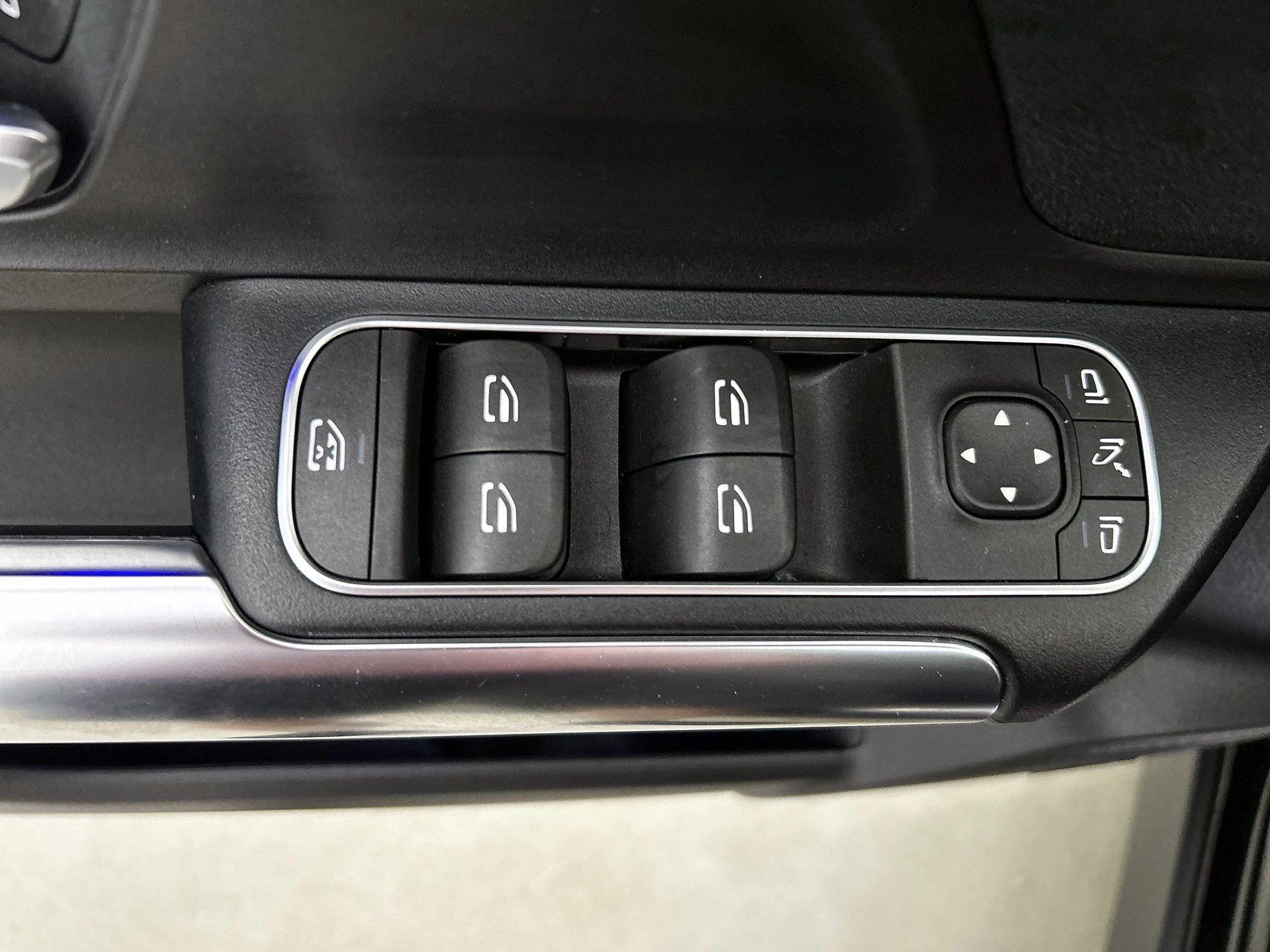 Mercedes-Benz-GLA-image-43
