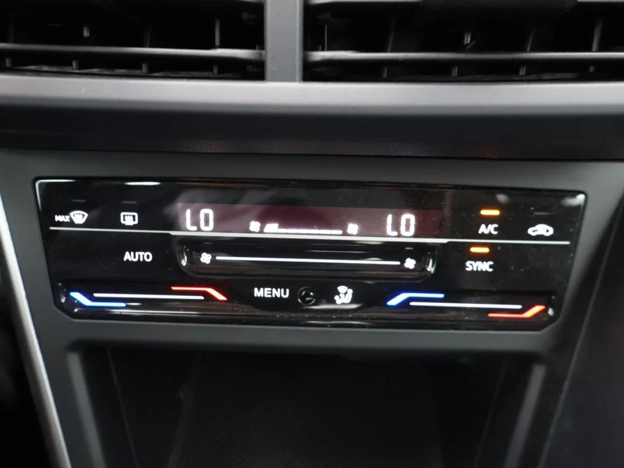 Volkswagen-Polo-image-13