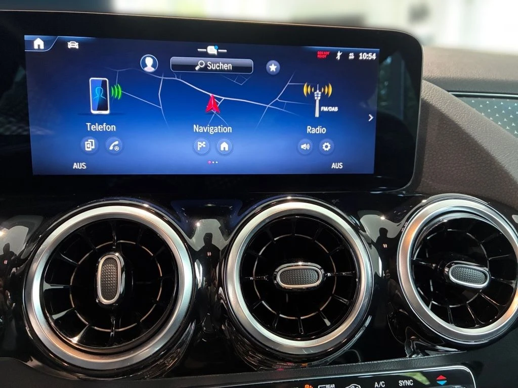 Mercedes-Benz-GLA 200-image-7