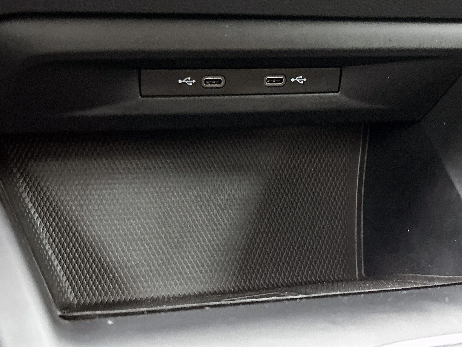 Volkswagen-Golf-image-27