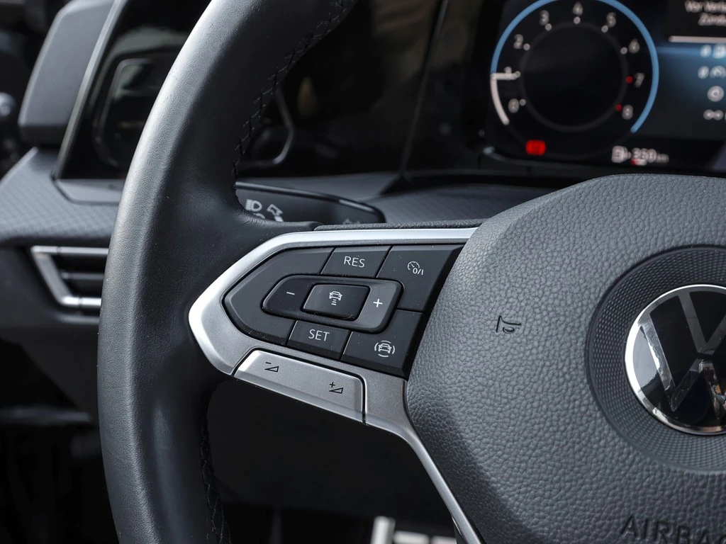 Volkswagen-Golf-image-14
