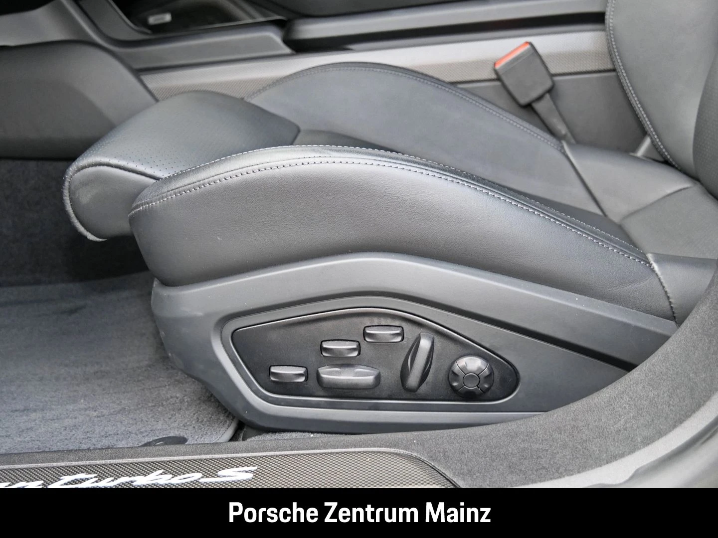Porsche Taycan Turbo S InnoDrive PCCB PDCC LED-Matrix turbo s