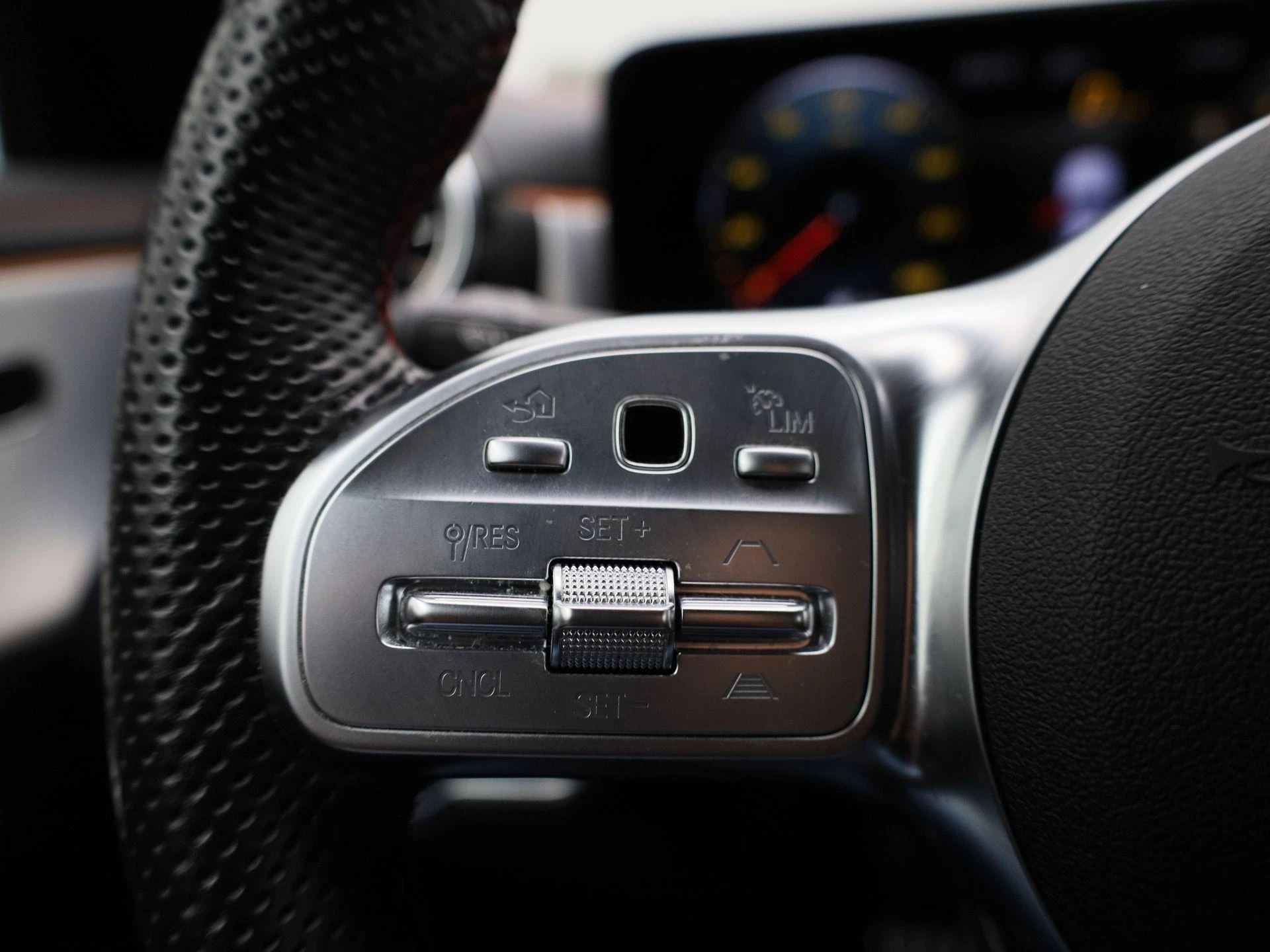 Mercedes-Benz-CLA-image-19