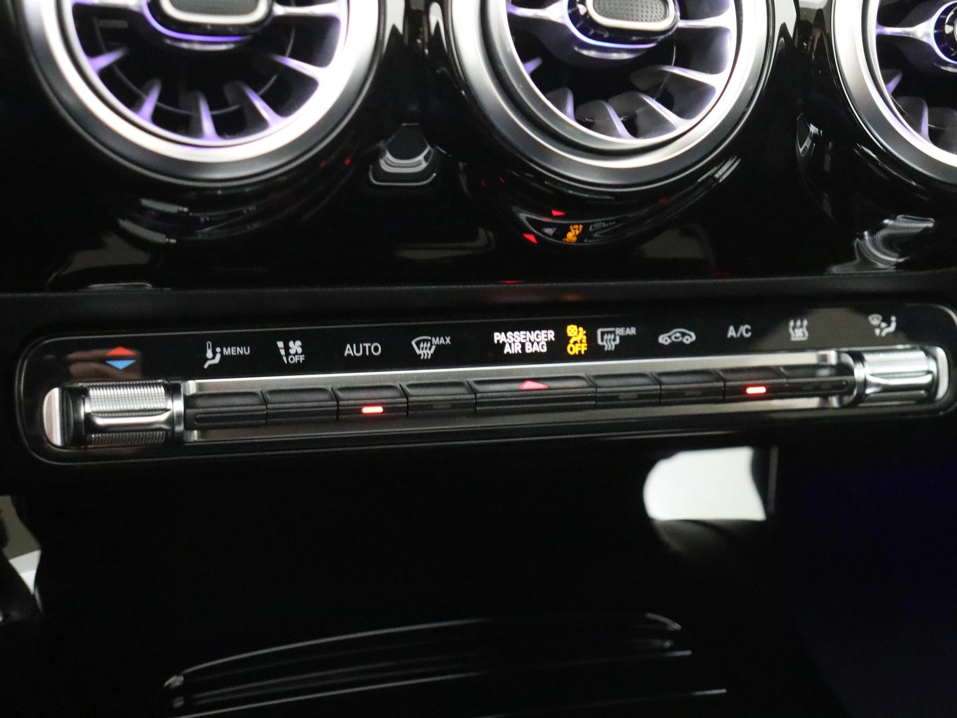 Mercedes-Benz-CLA-image-18