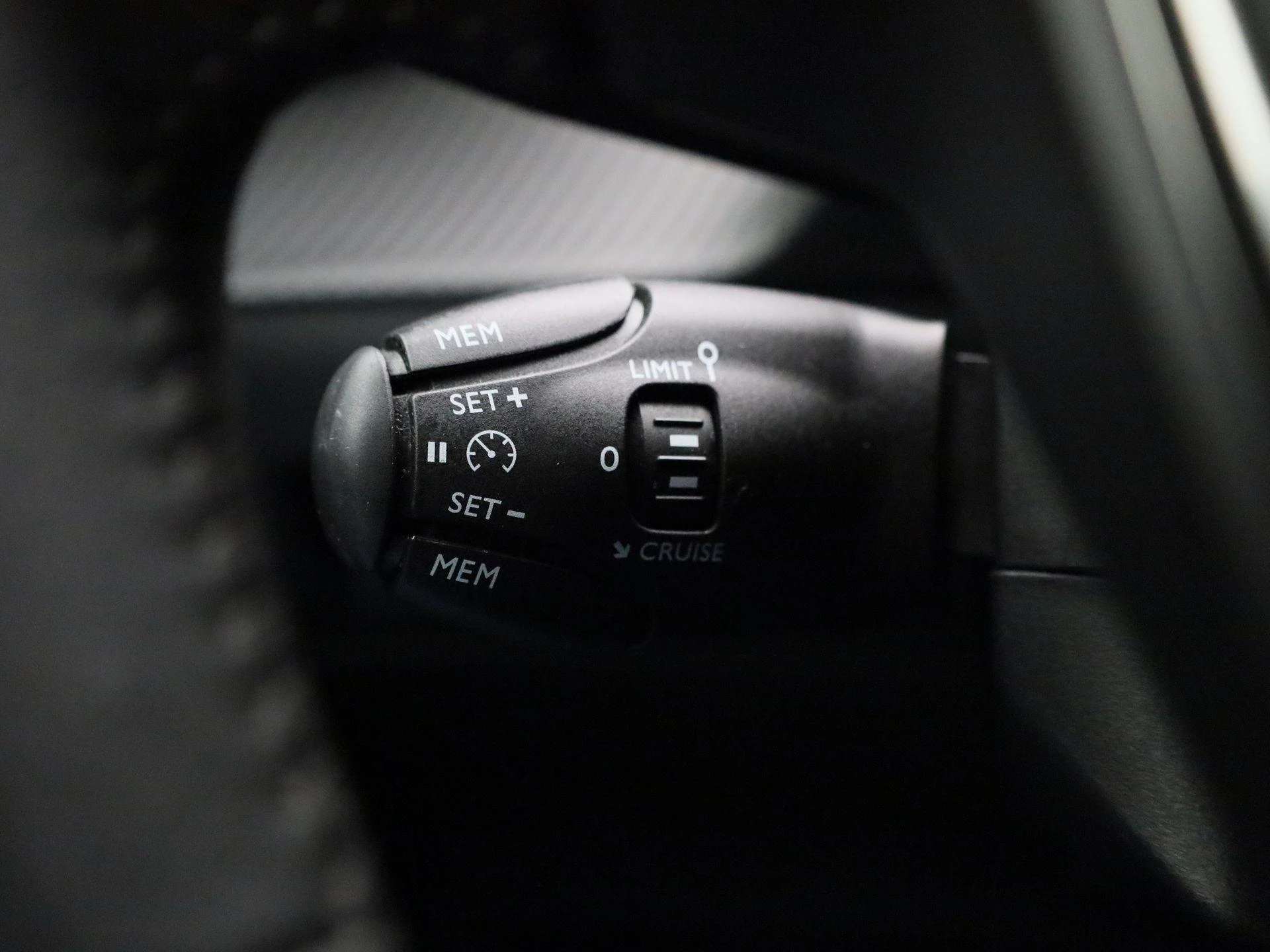 Peugeot-e-208-image-22