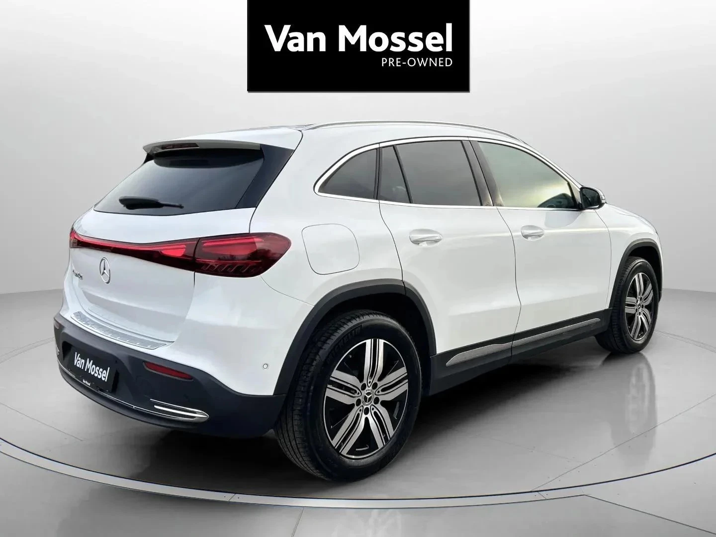 Mercedes-Benz-EQA-image-4