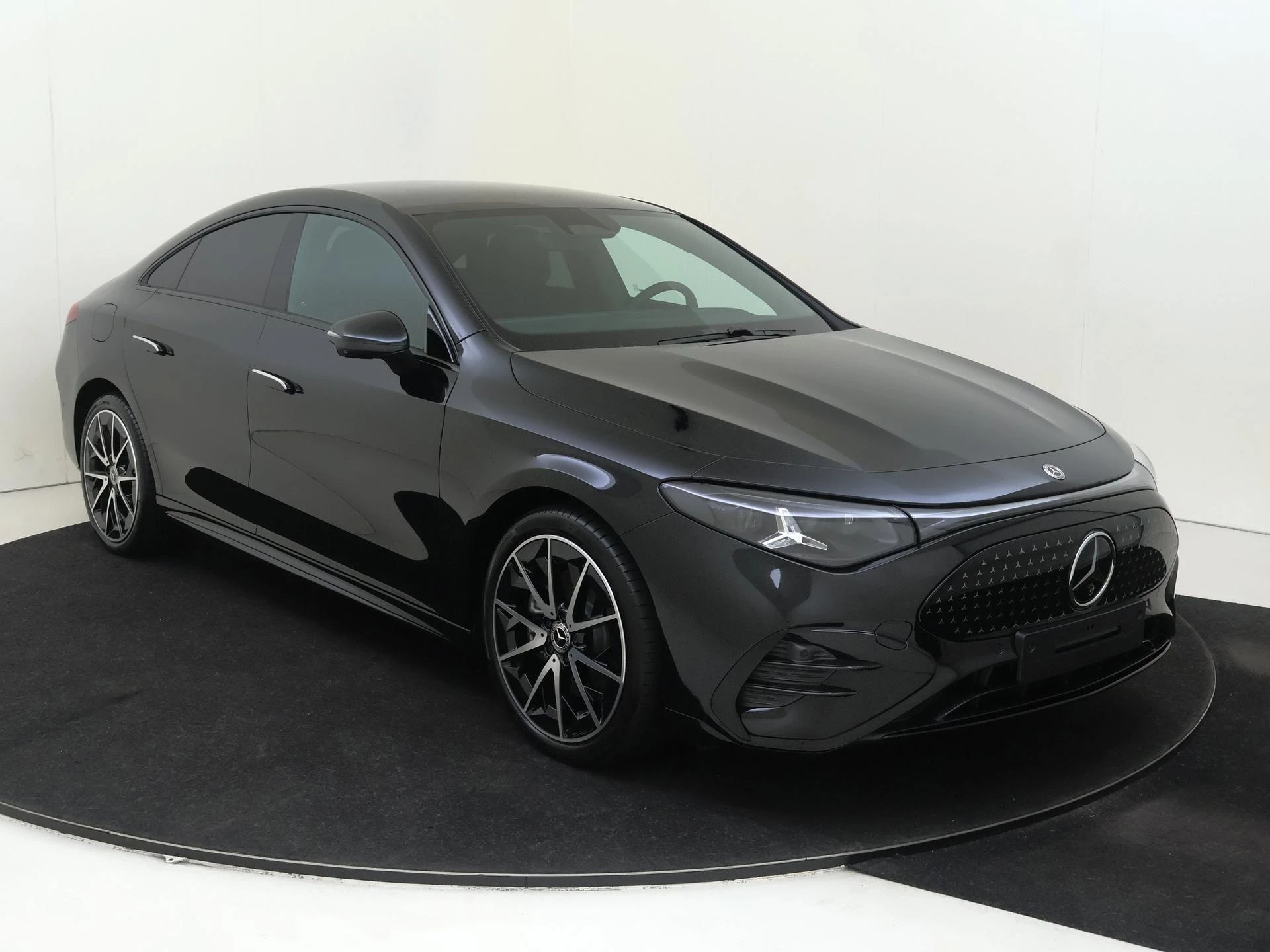 Mercedes-Benz-CLA-image-1