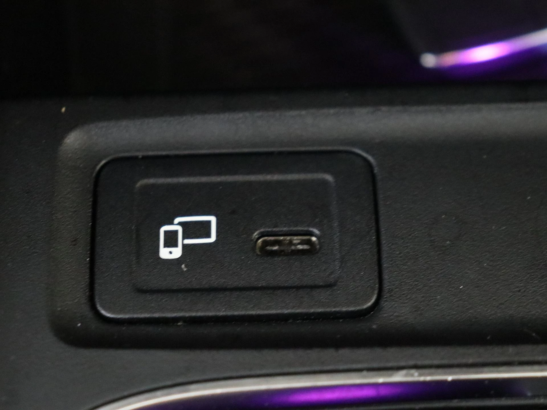 Mercedes-Benz-GLA-image-24