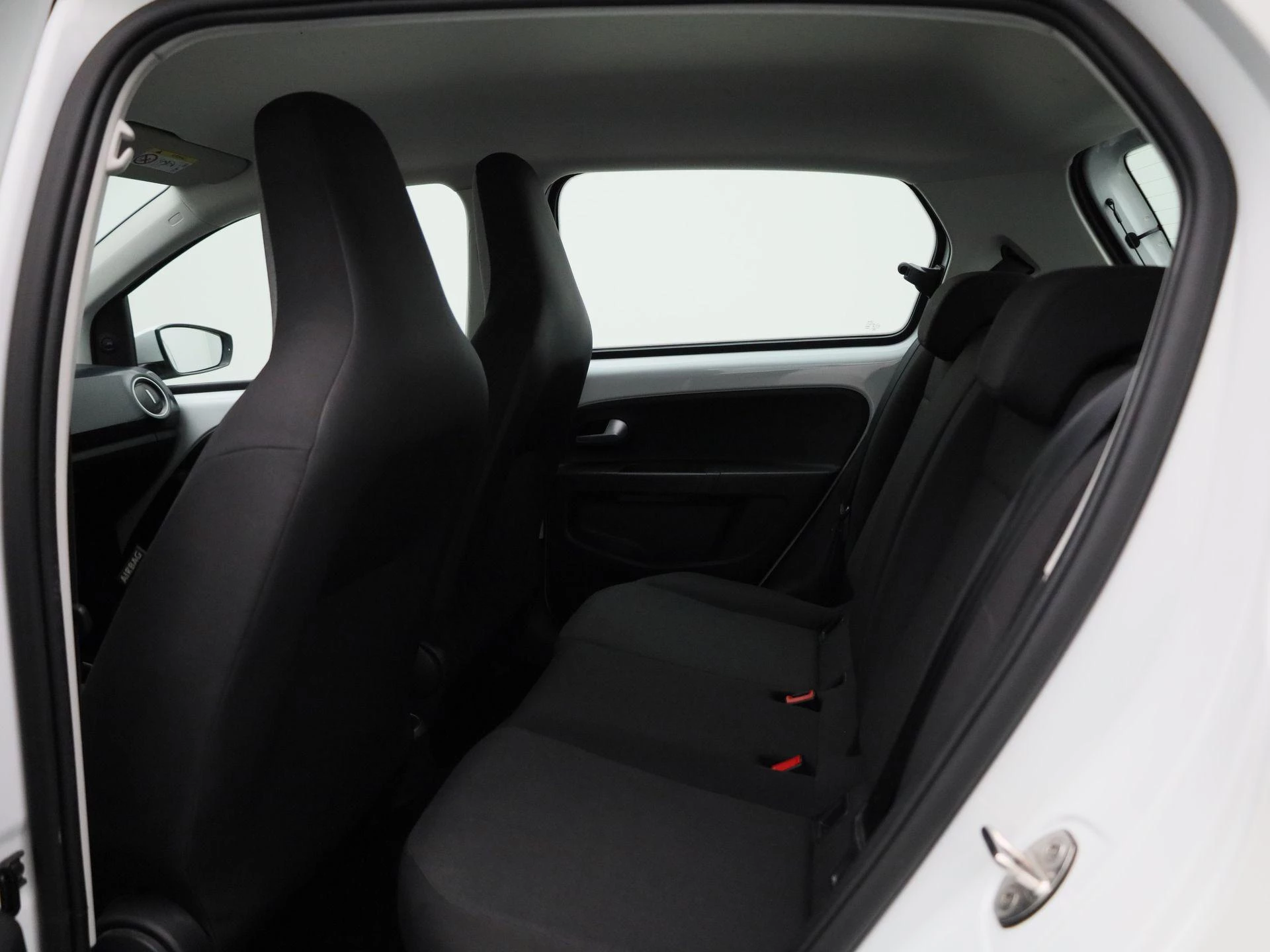 Volkswagen-up!-image-9