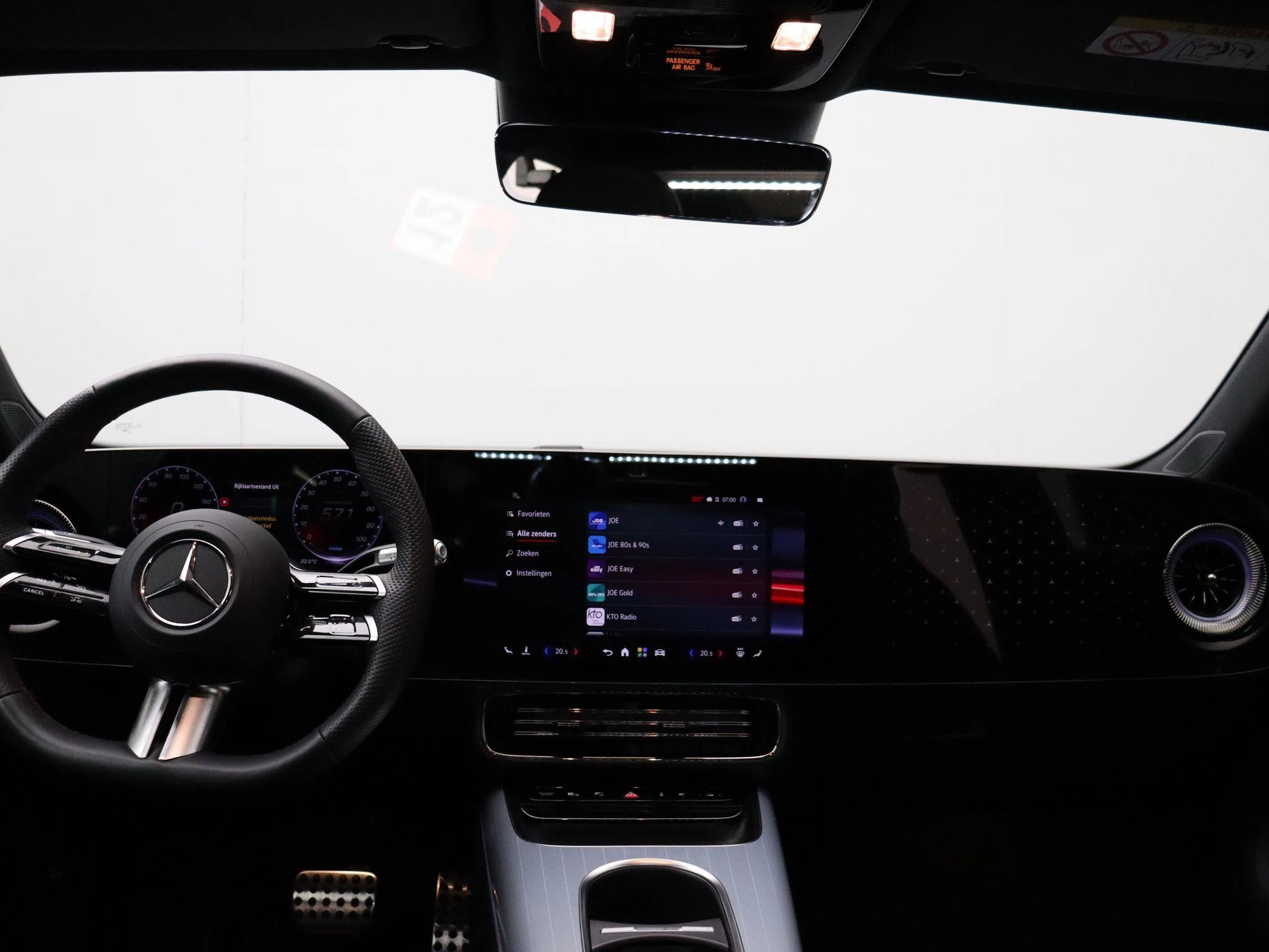 Mercedes-Benz-CLA-image-24