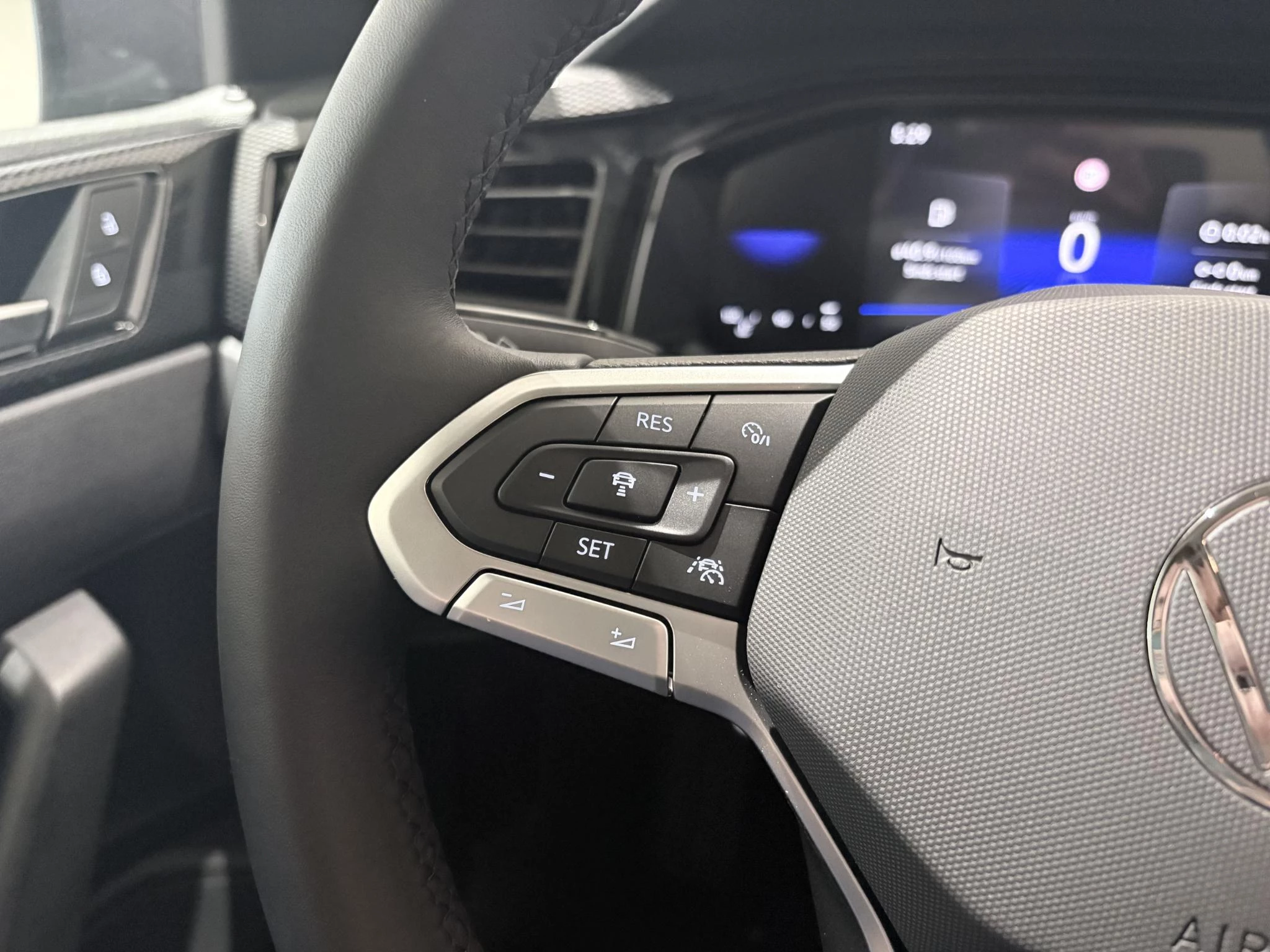 Volkswagen-Polo-image-16