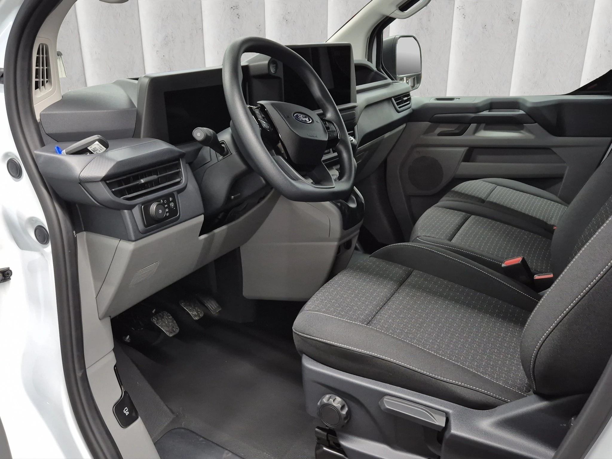 Ford-Transit Custom-image-9