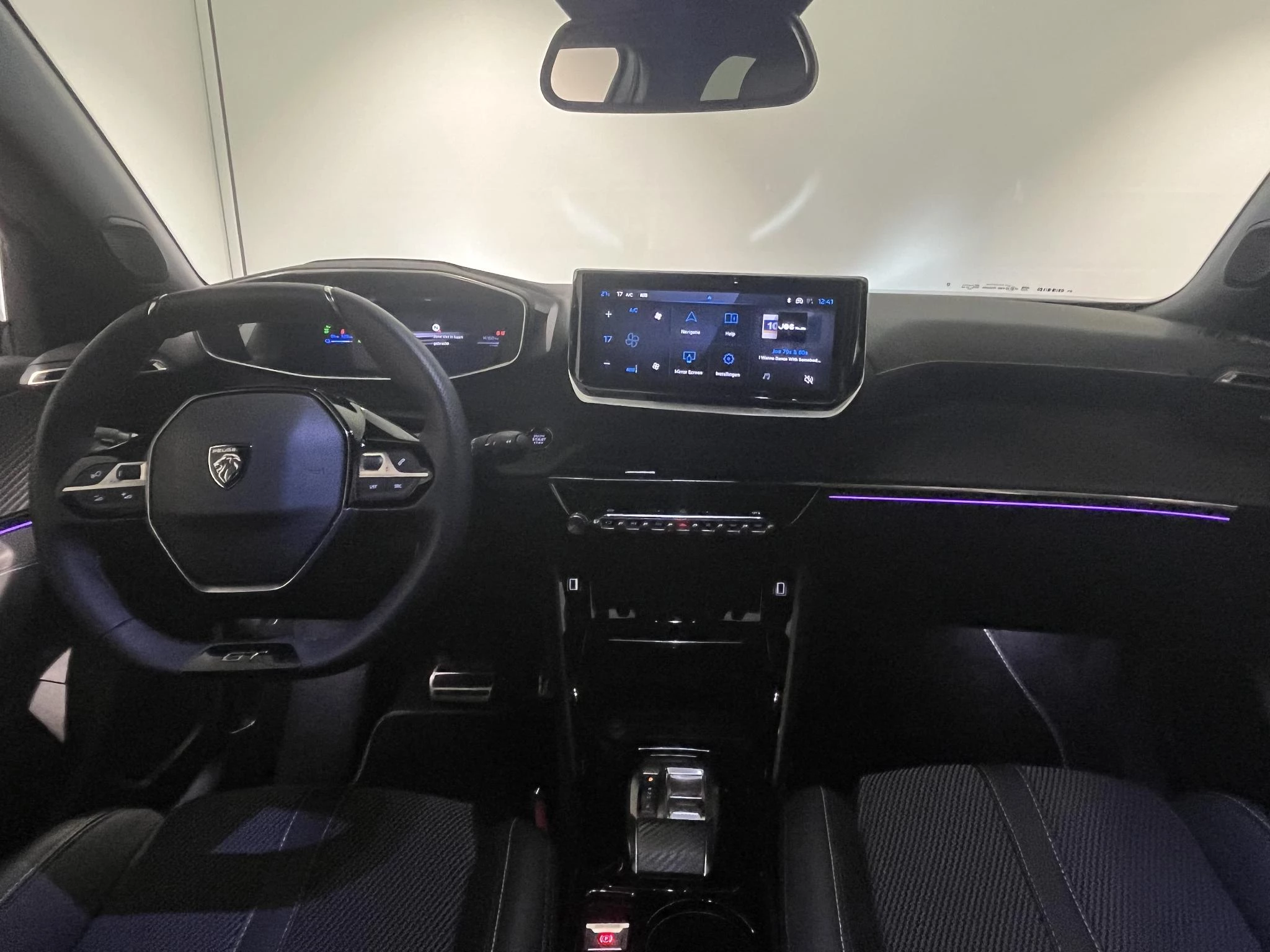 Peugeot-e-2008-image-18