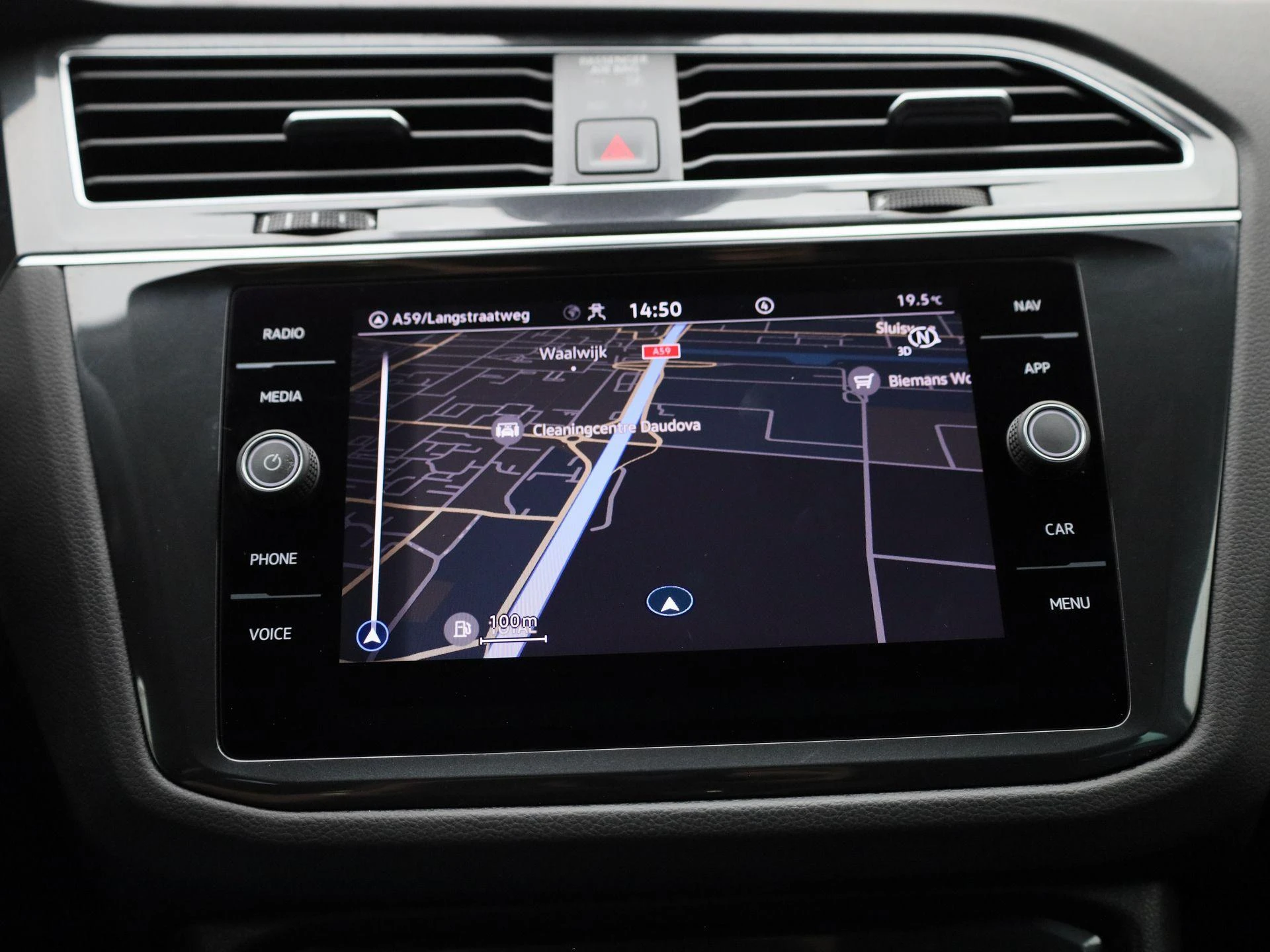 Volkswagen-Tiguan-image-19