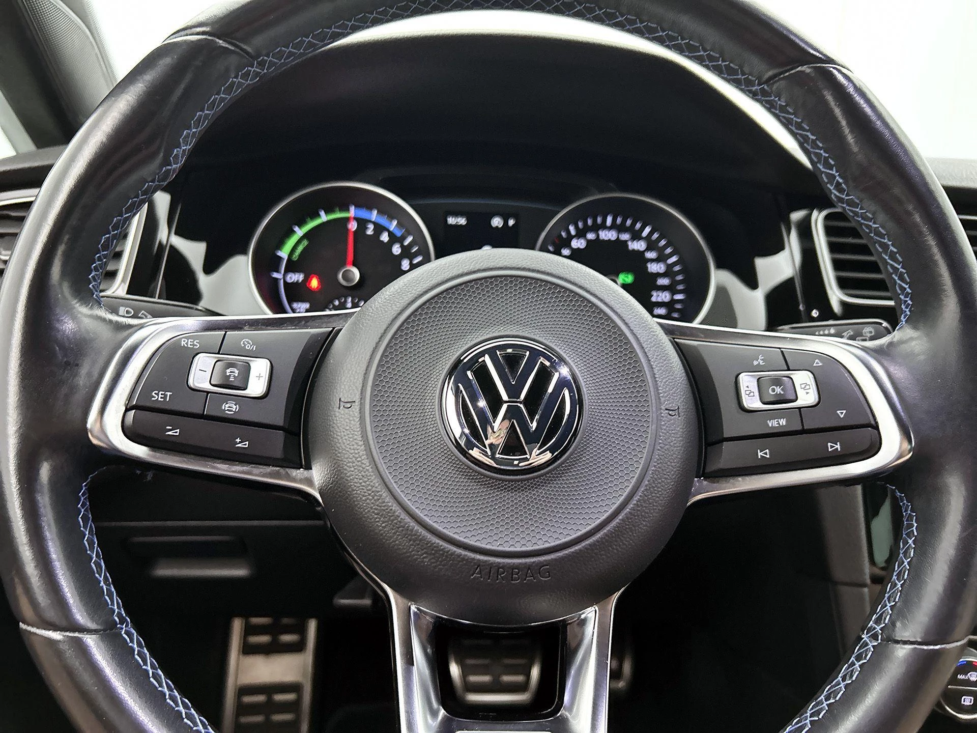 Volkswagen-Golf-image-36