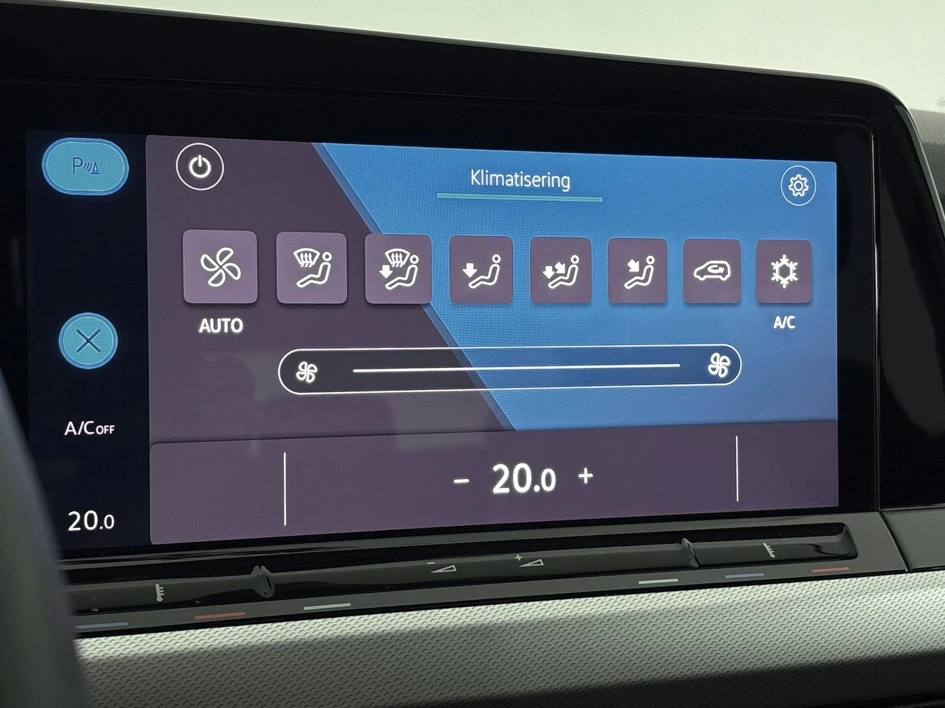 Volkswagen-Golf-image-18