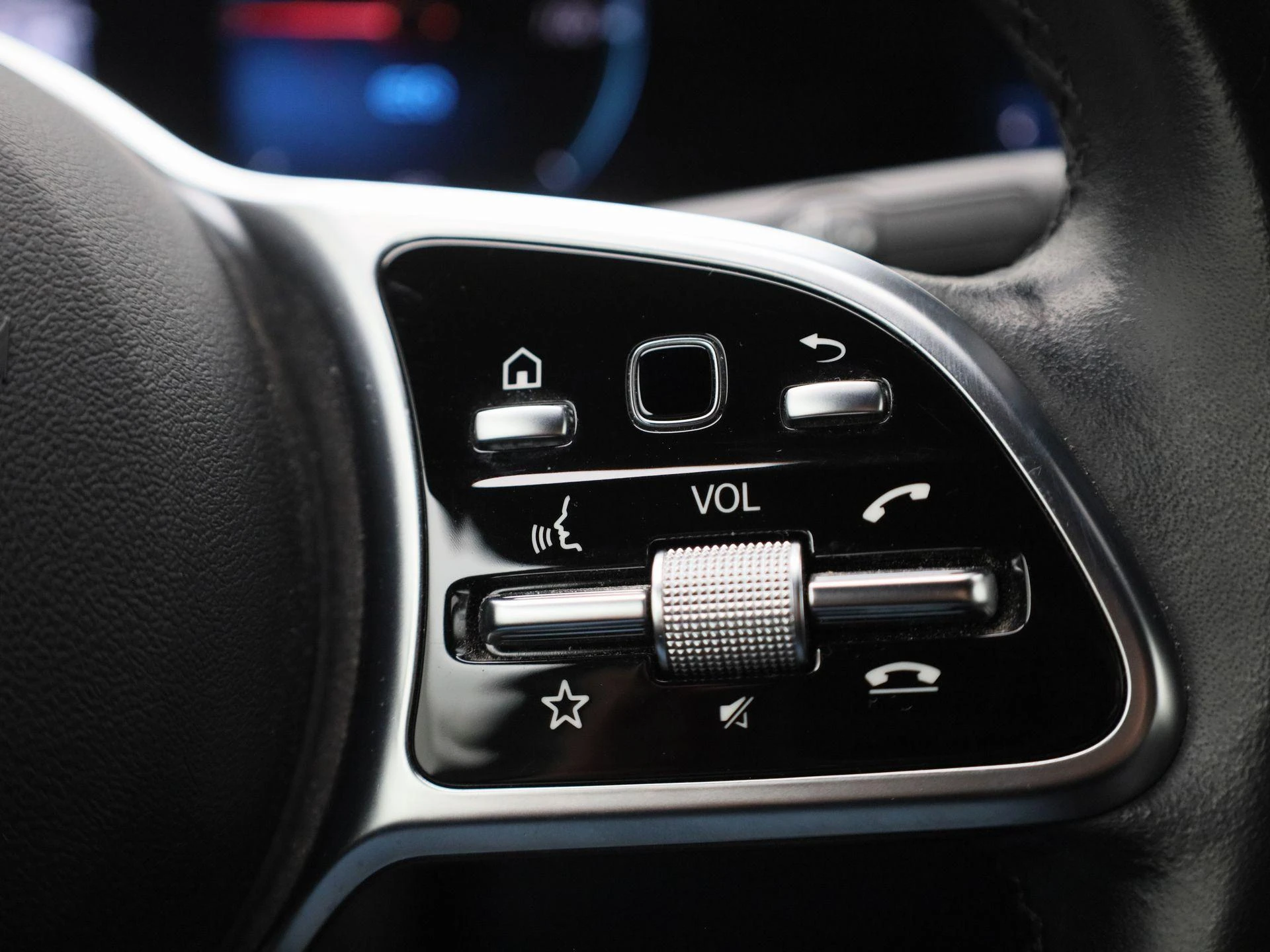 Mercedes-Benz-EQA-image-29