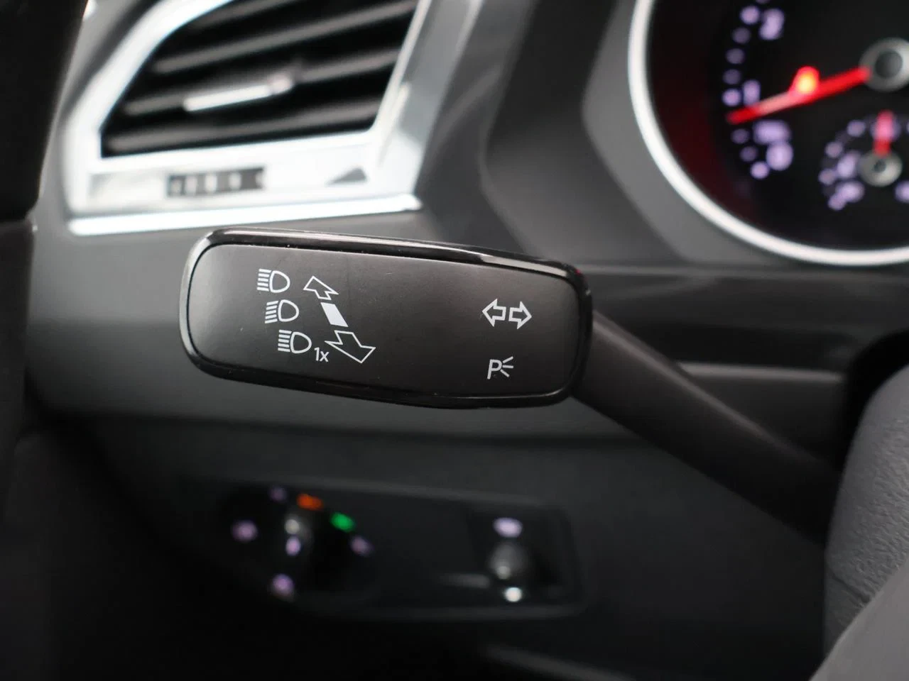 Volkswagen-Tiguan-image-11