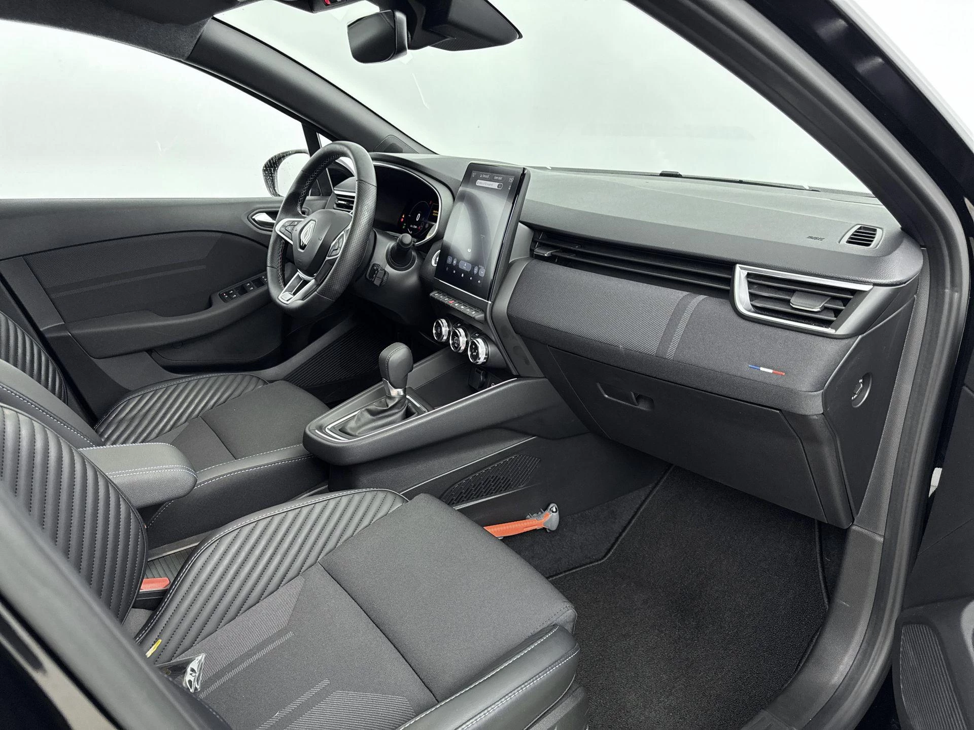 Renault-Clio-image-16