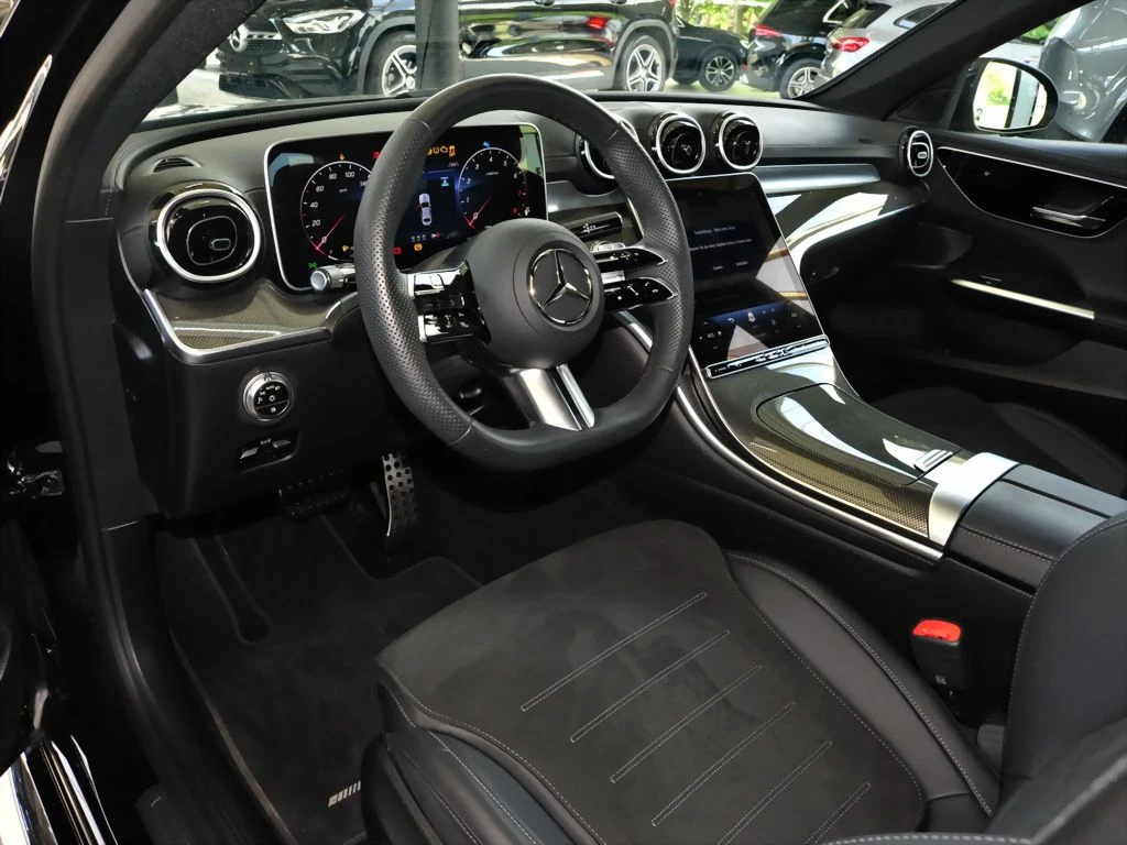 Mercedes-Benz-C-Klasse 300-image-8