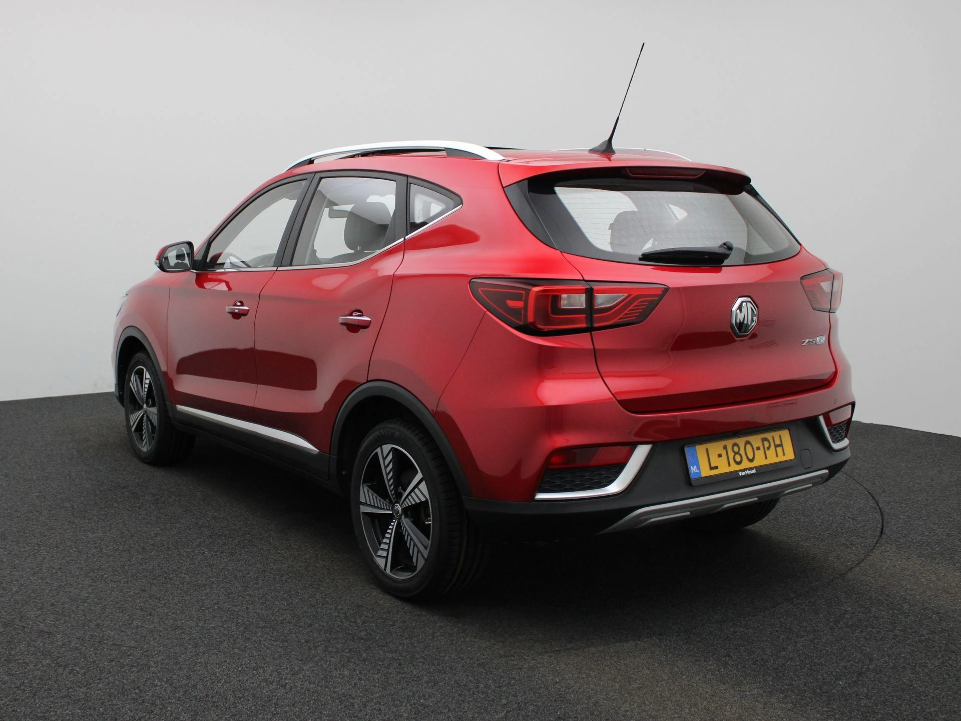 MG-ZS EV-image-1