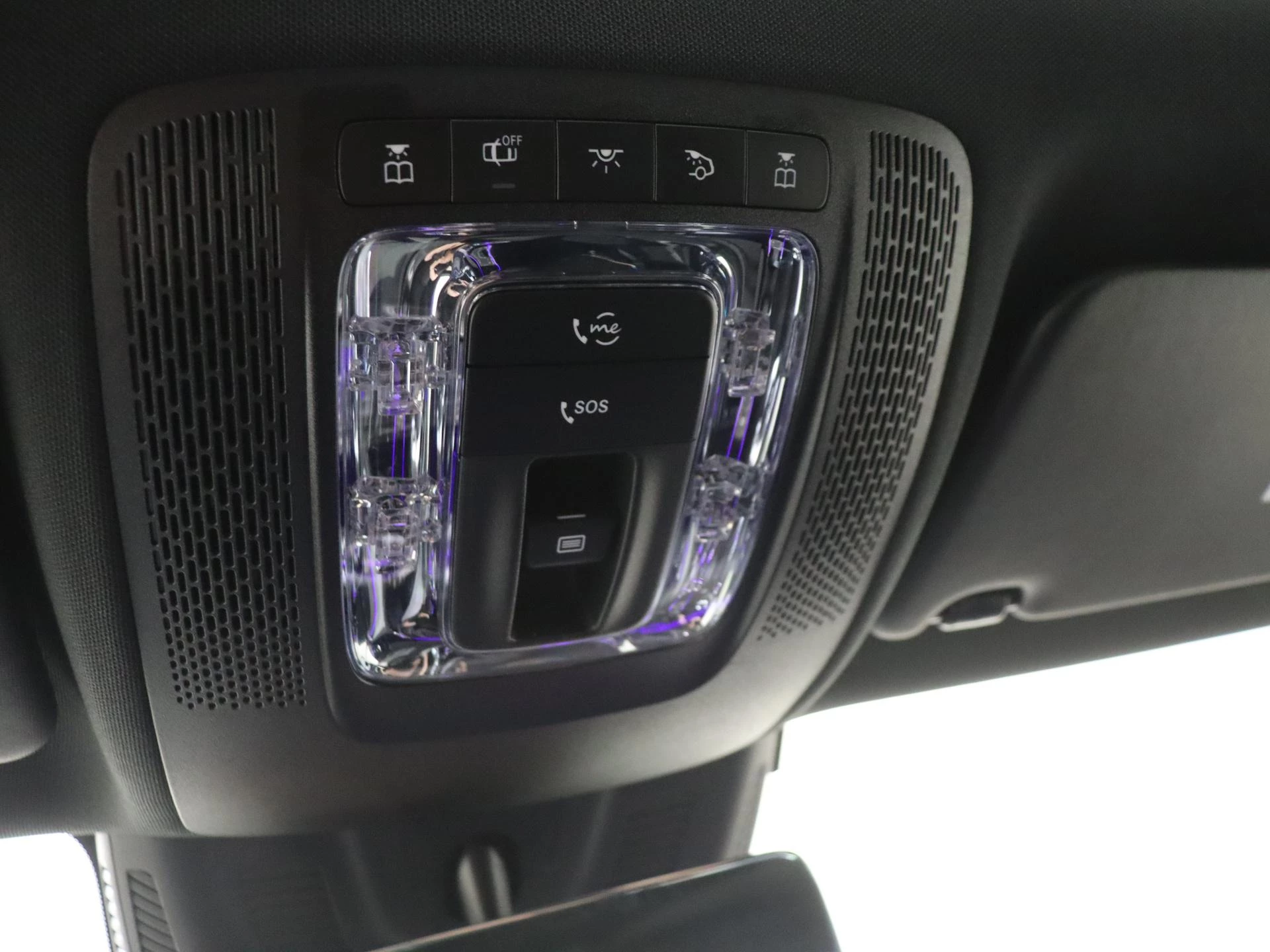 Mercedes-Benz-GLA-image-22