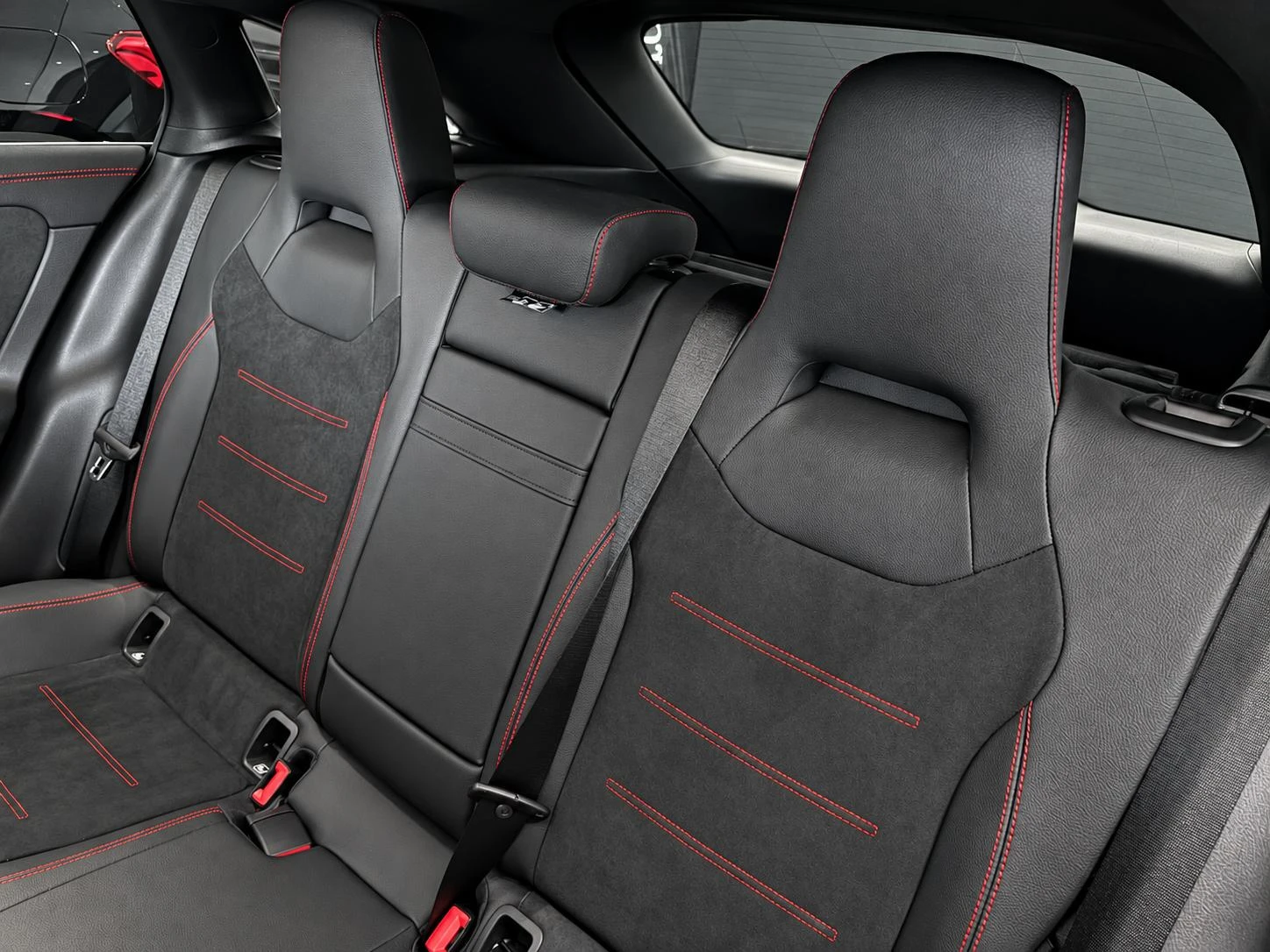 Mercedes-Benz-CLA-image-11