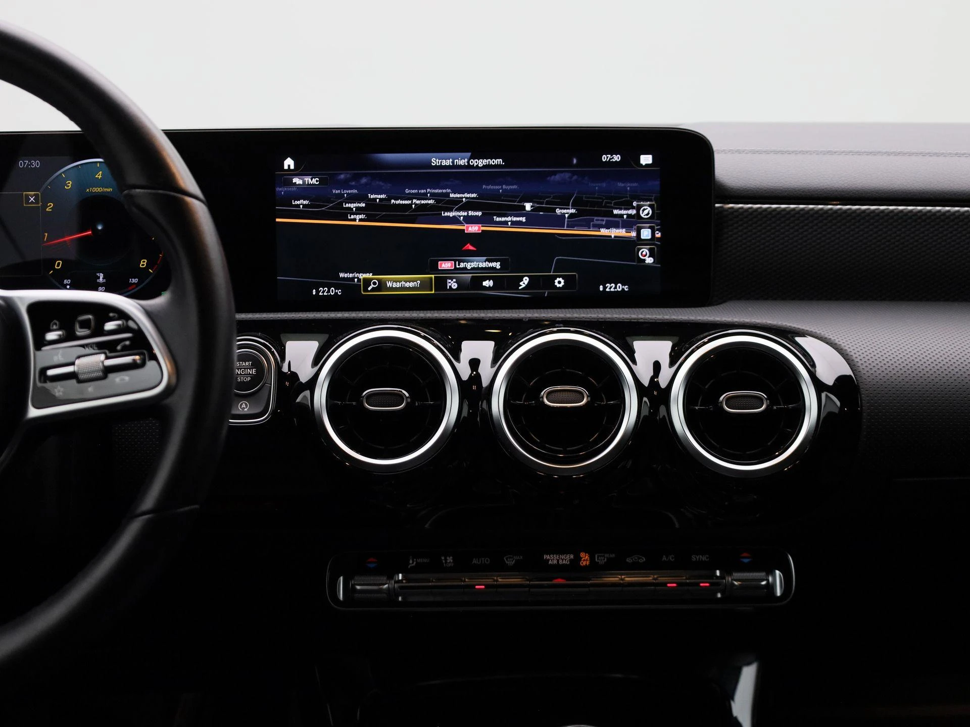Mercedes-Benz-CLA-image-8