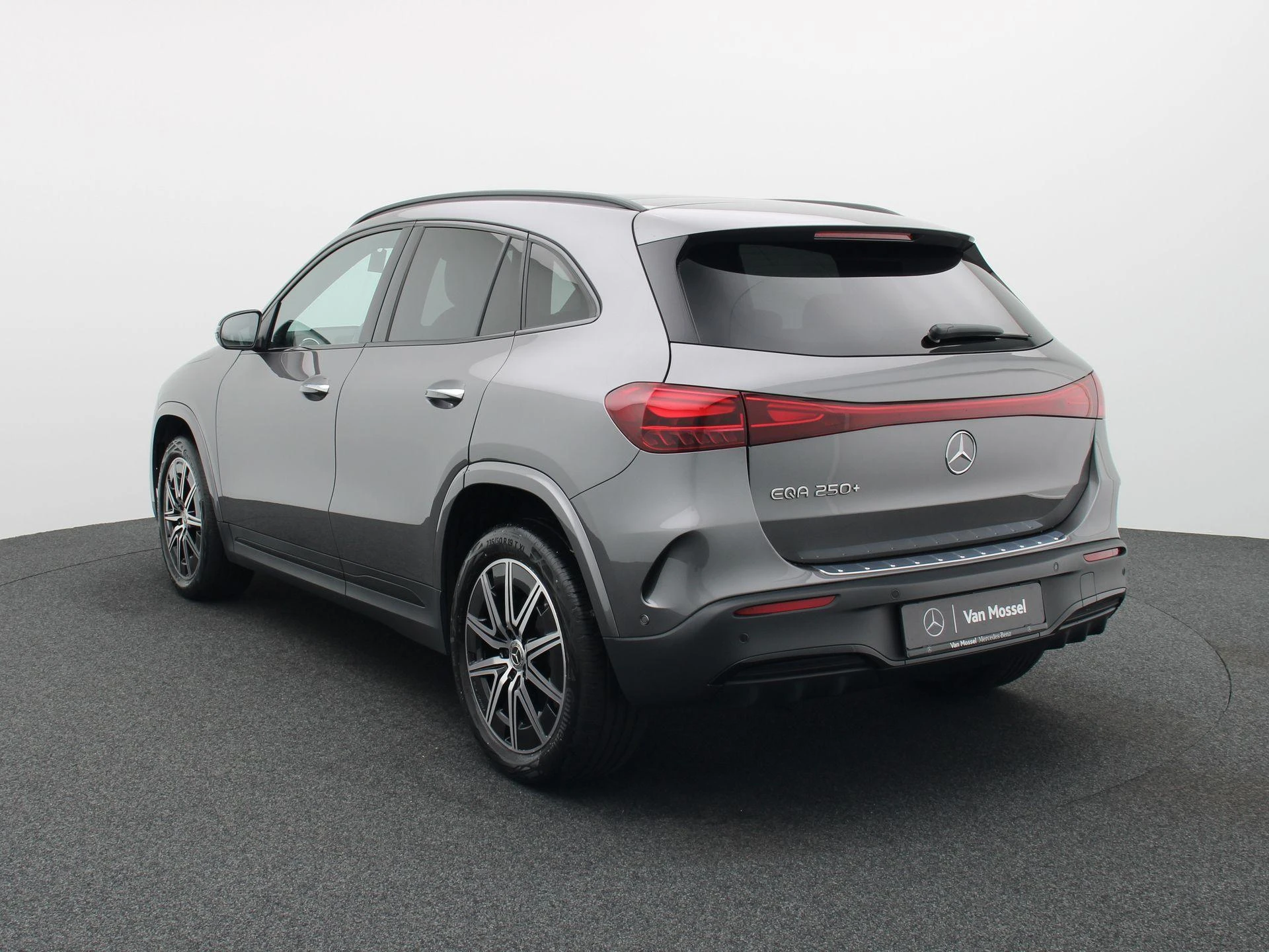 Mercedes-Benz EQA 250+ Star Edition + BURMESTER + PANO DAK + HEAD UP + CARPLAY +