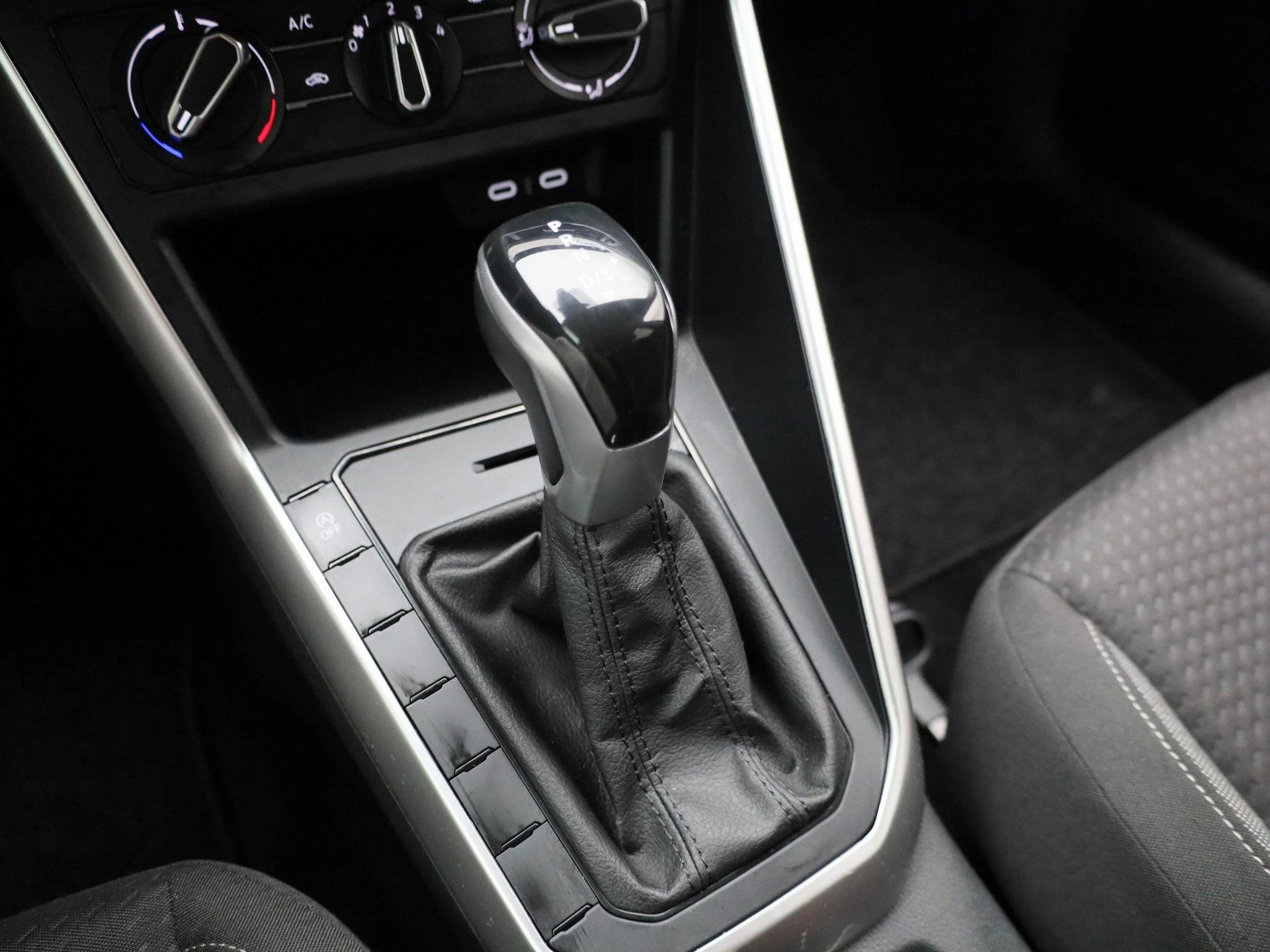 Volkswagen-Polo-image-31