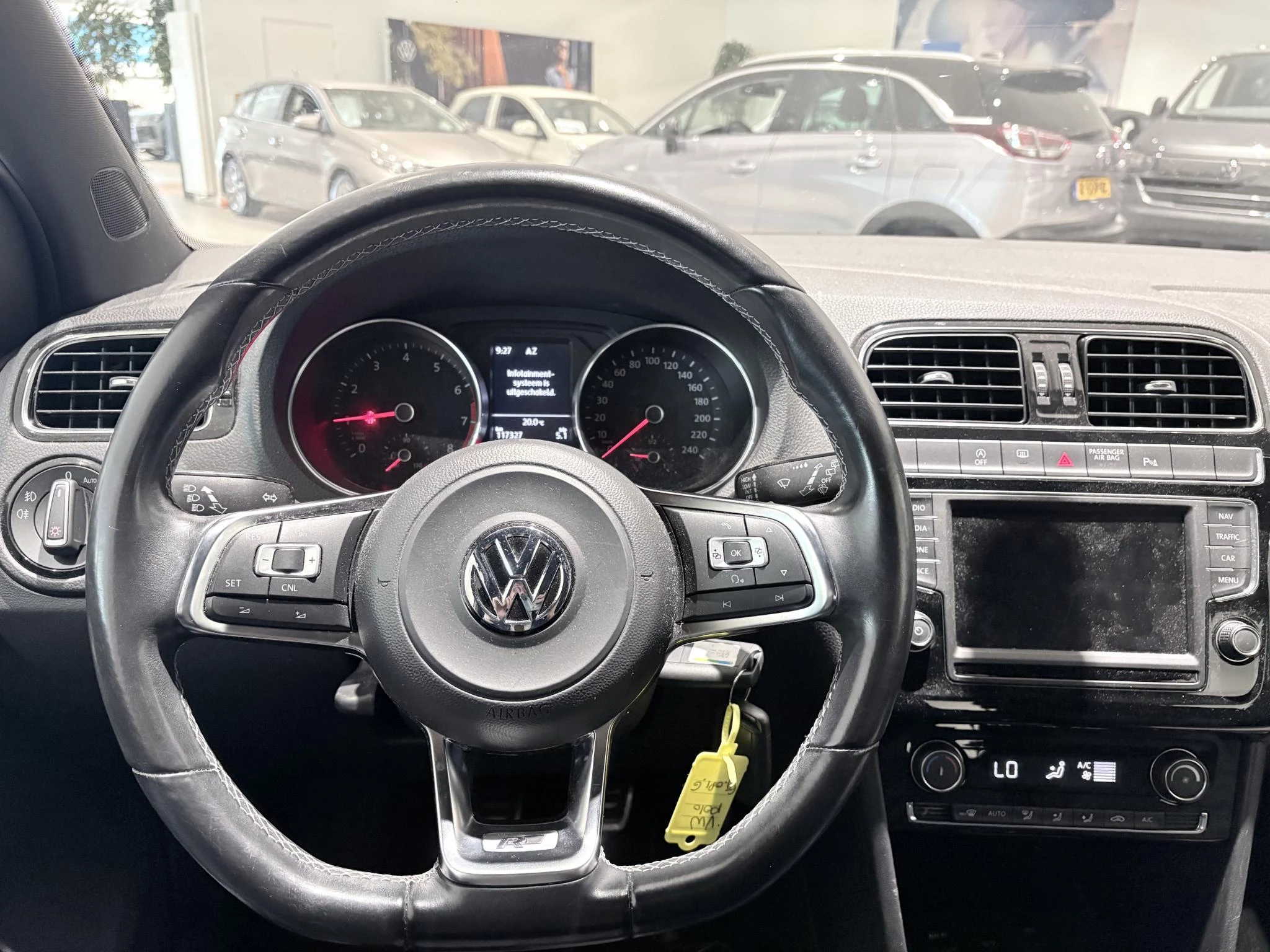 Volkswagen-Polo-image-17