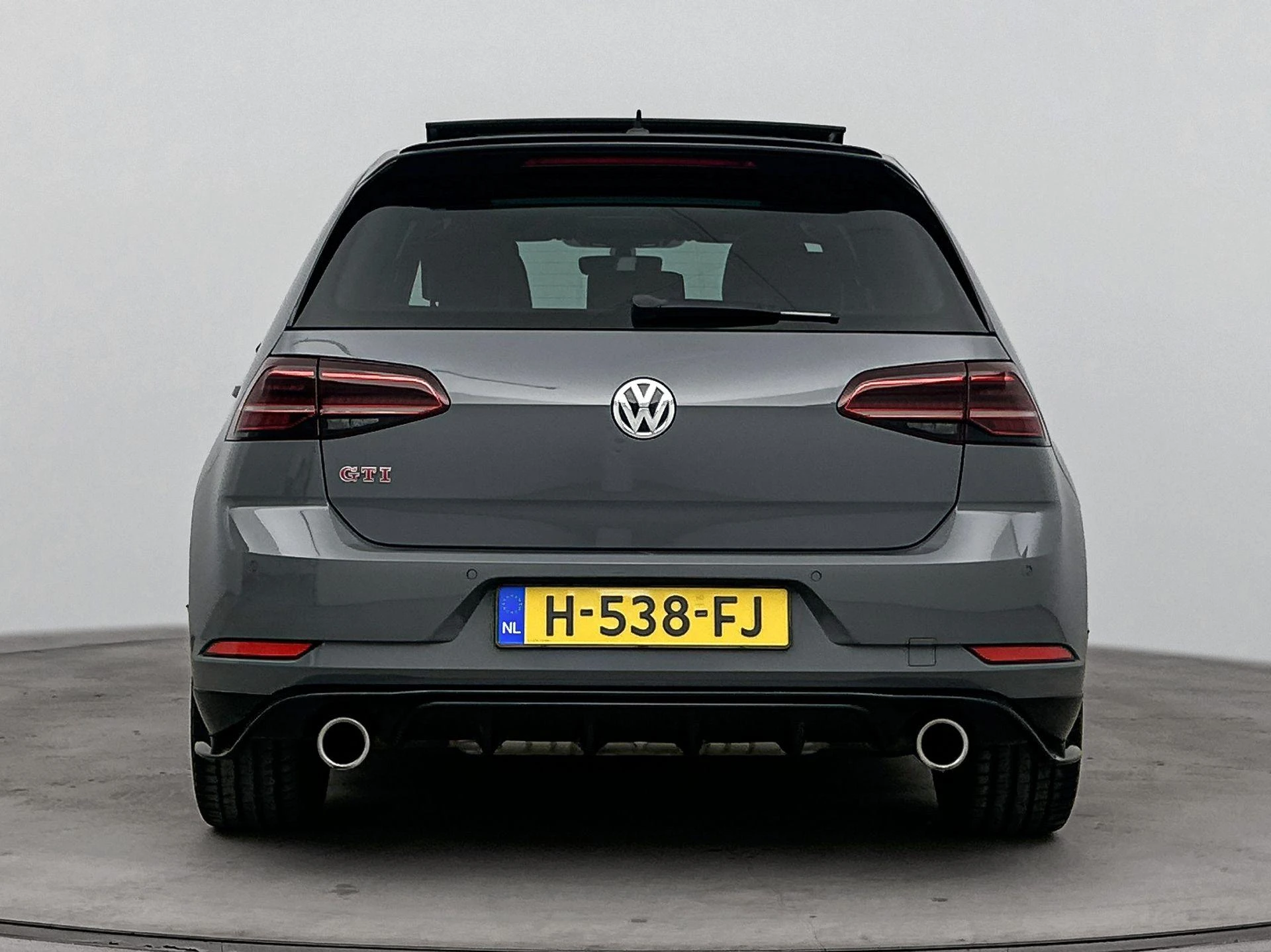 Volkswagen-Golf-image-2