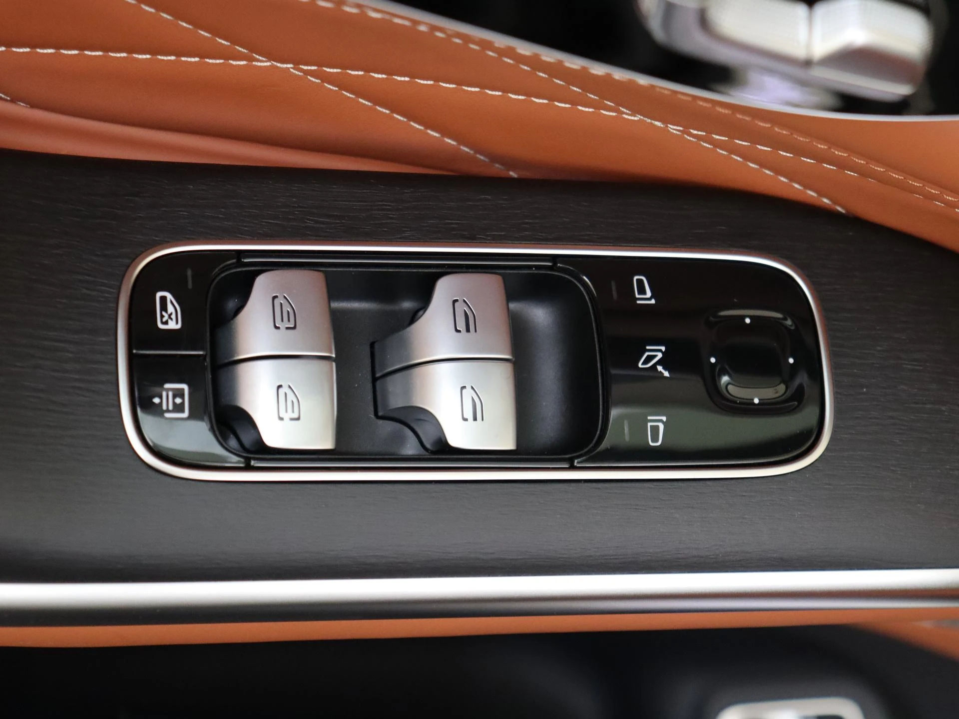 Mercedes-Benz-S-Klasse-image-25