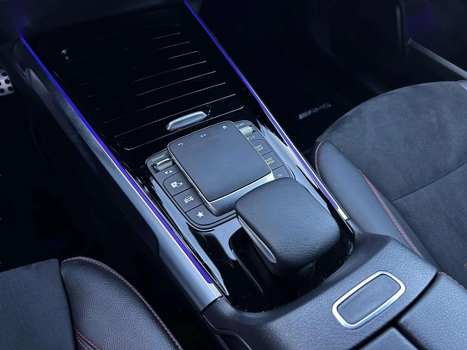 Mercedes-Benz-EQB-image-10