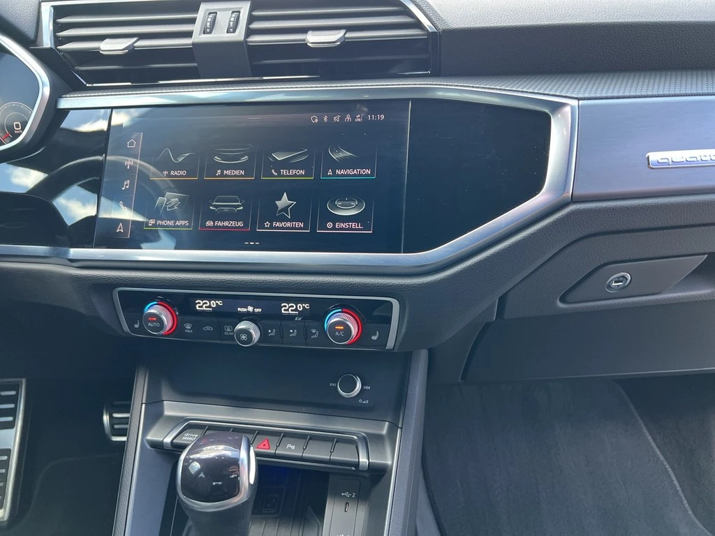 Audi Q3 S line 40 TDI quattro S tronic *Navi*AHK*
