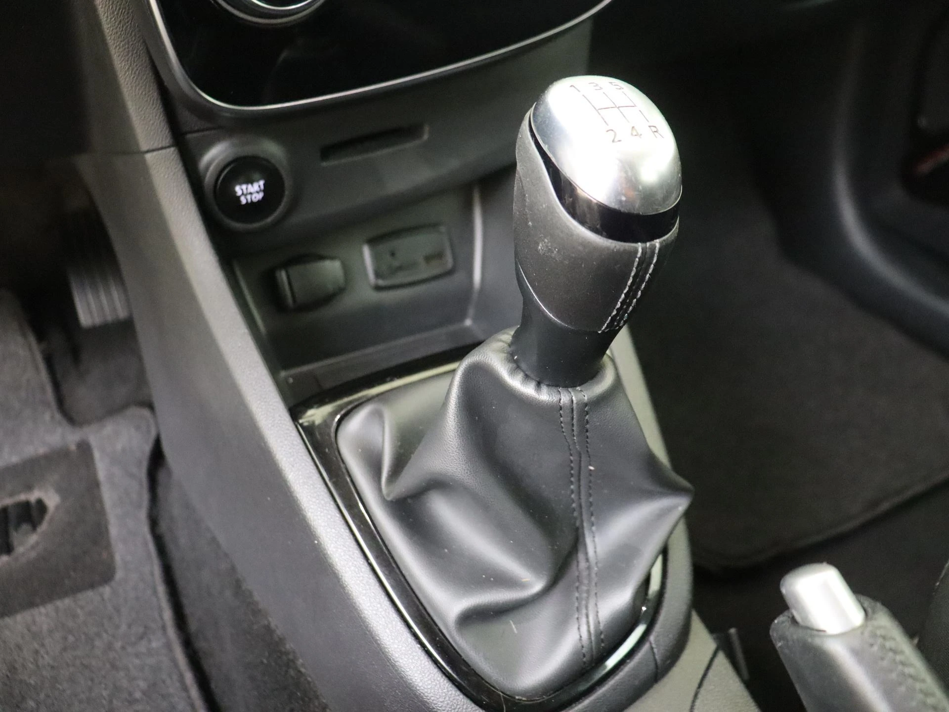 Renault-Clio-image-13