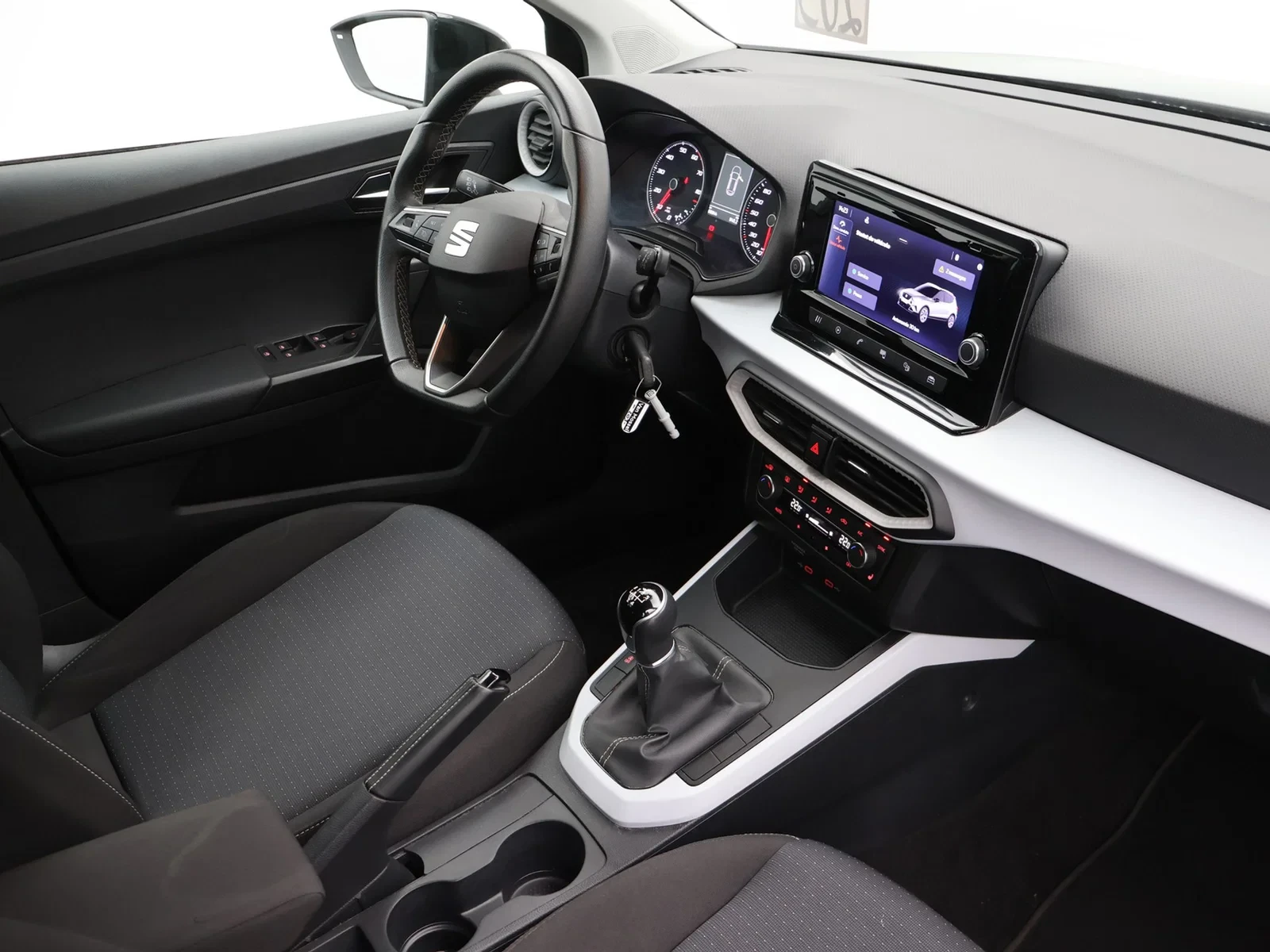 SEAT-Arona-image-2