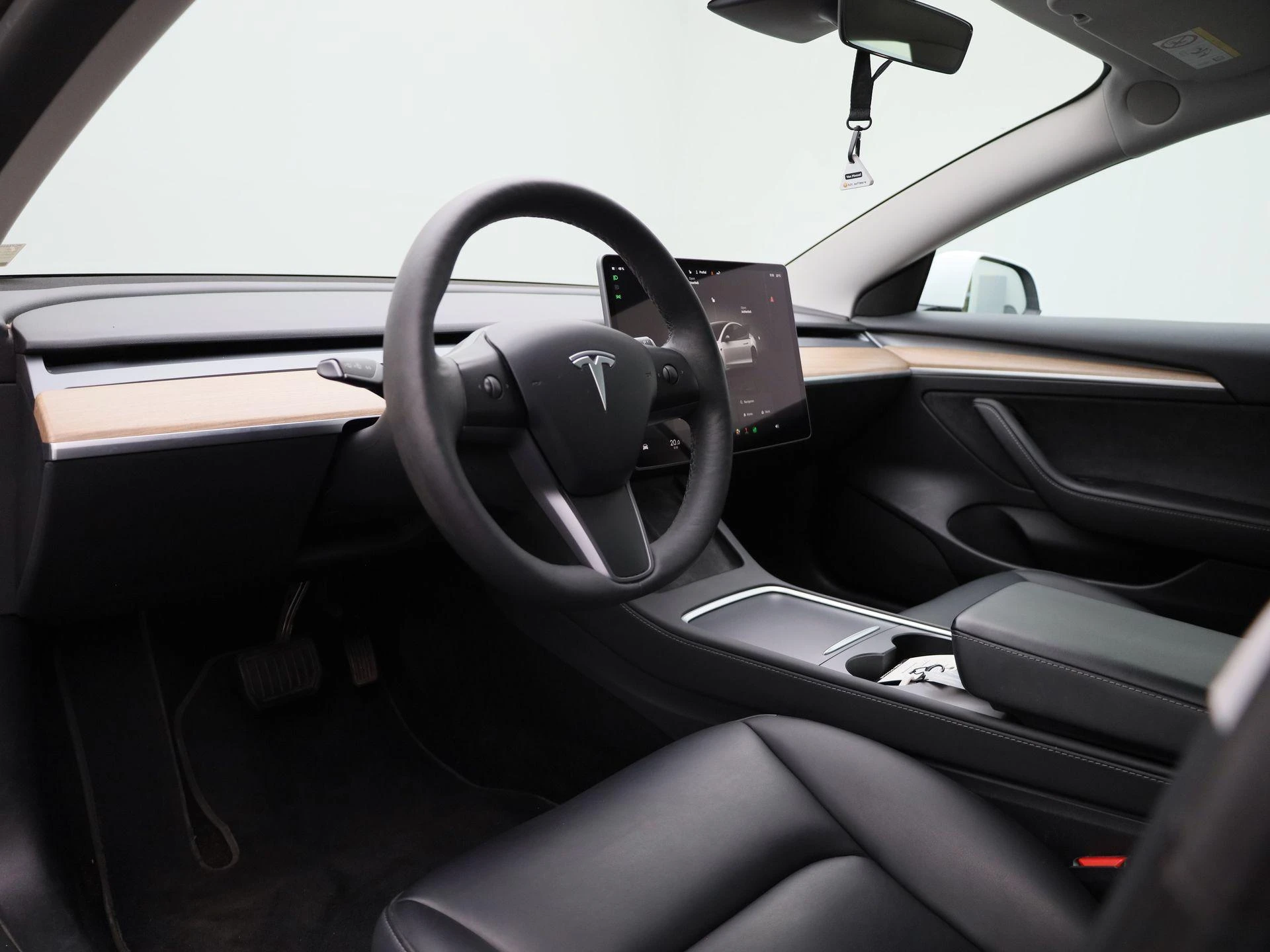 Tesla-Model 3-image-33