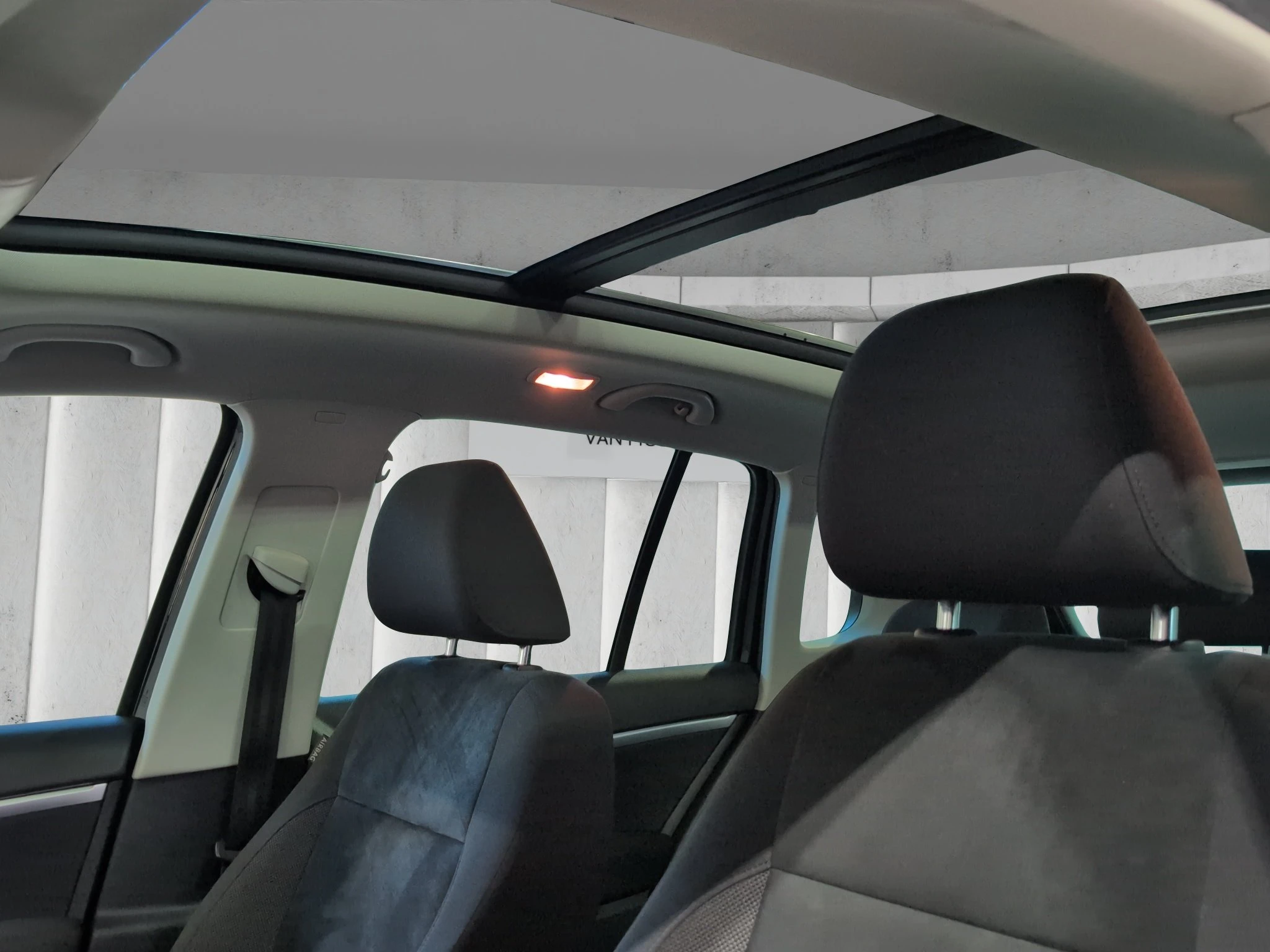 Volkswagen-Tiguan-image-15